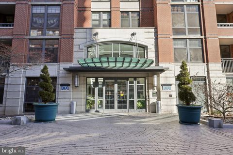 Photo of 1021 N Garfield Street #819, ARLINGTON, VA 22201 (MLS # VAAR2068088)