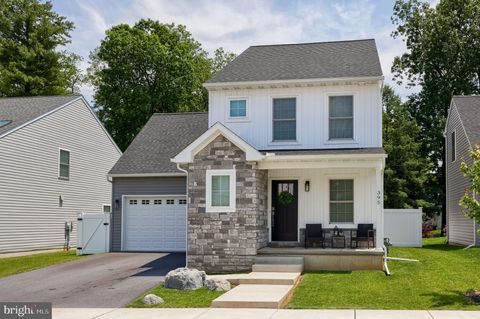 Photo of 395 Hensley Street, LITITZ, PA 17543 (MLS # PALA2070742)