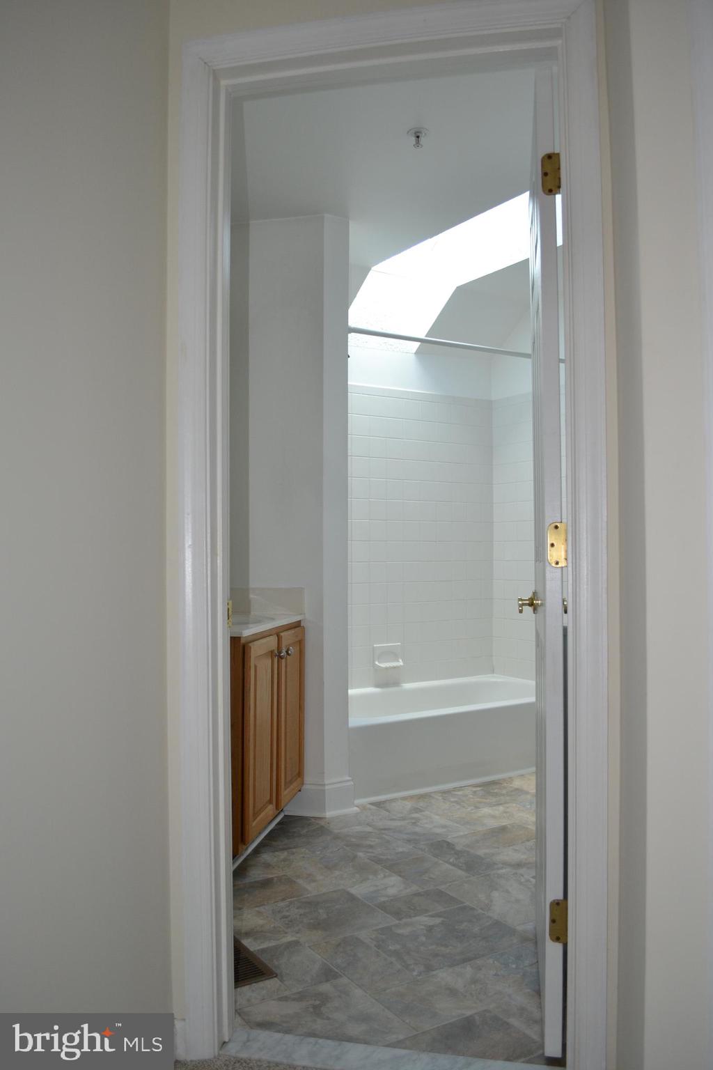 OAKLAND HILLS - Residential Lease