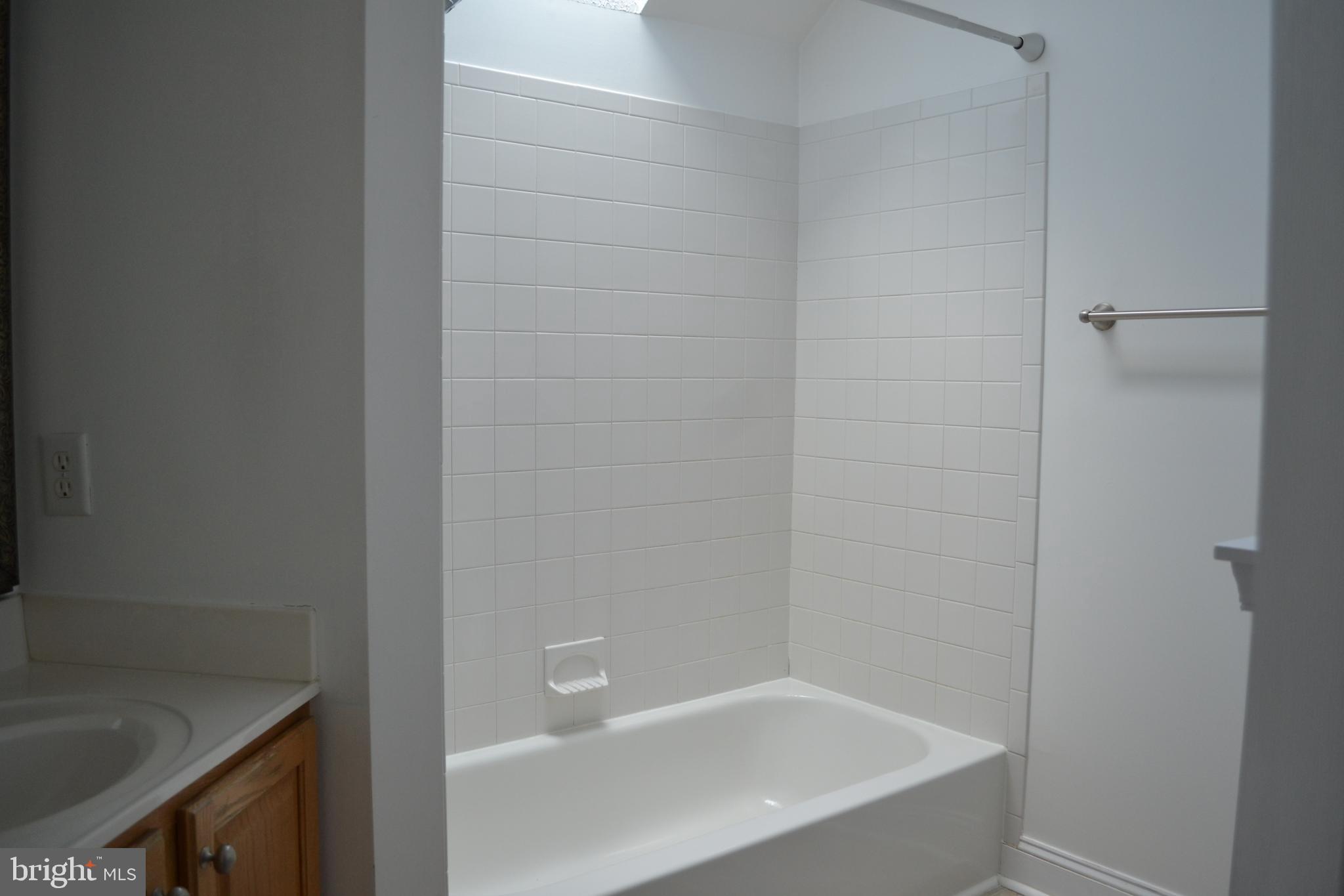 OAKLAND HILLS - Residential Lease