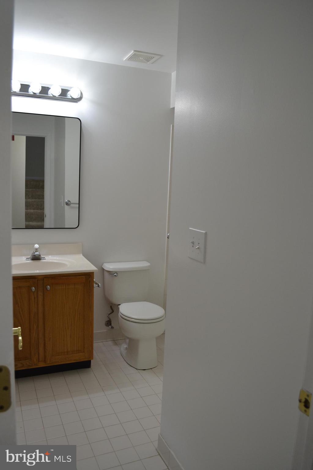 OAKLAND HILLS - Residential Lease