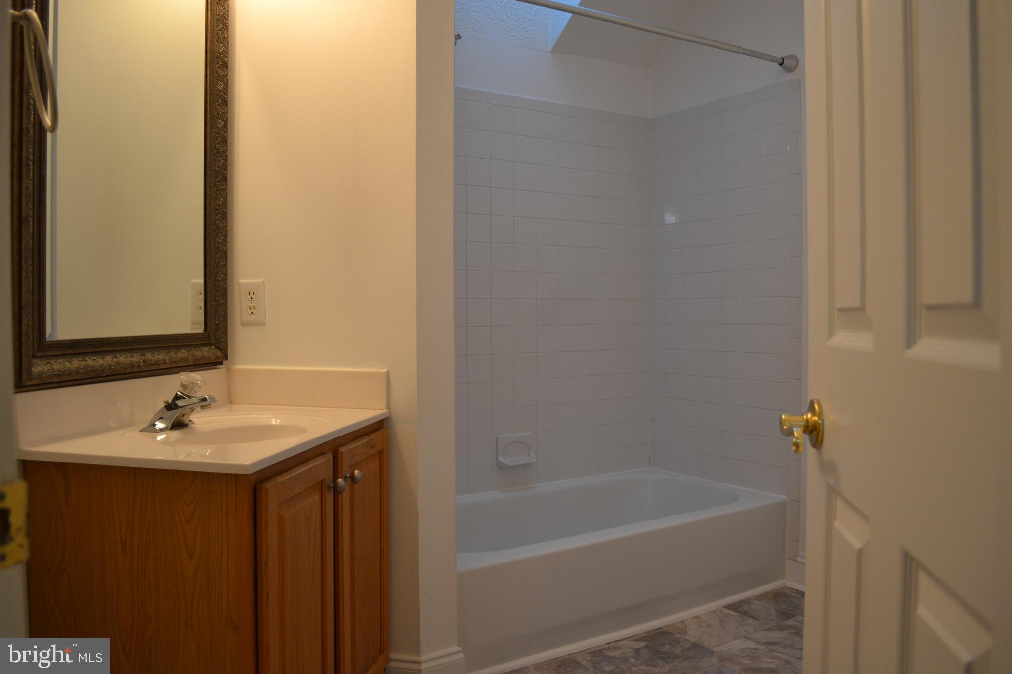 OAKLAND HILLS - Residential Lease