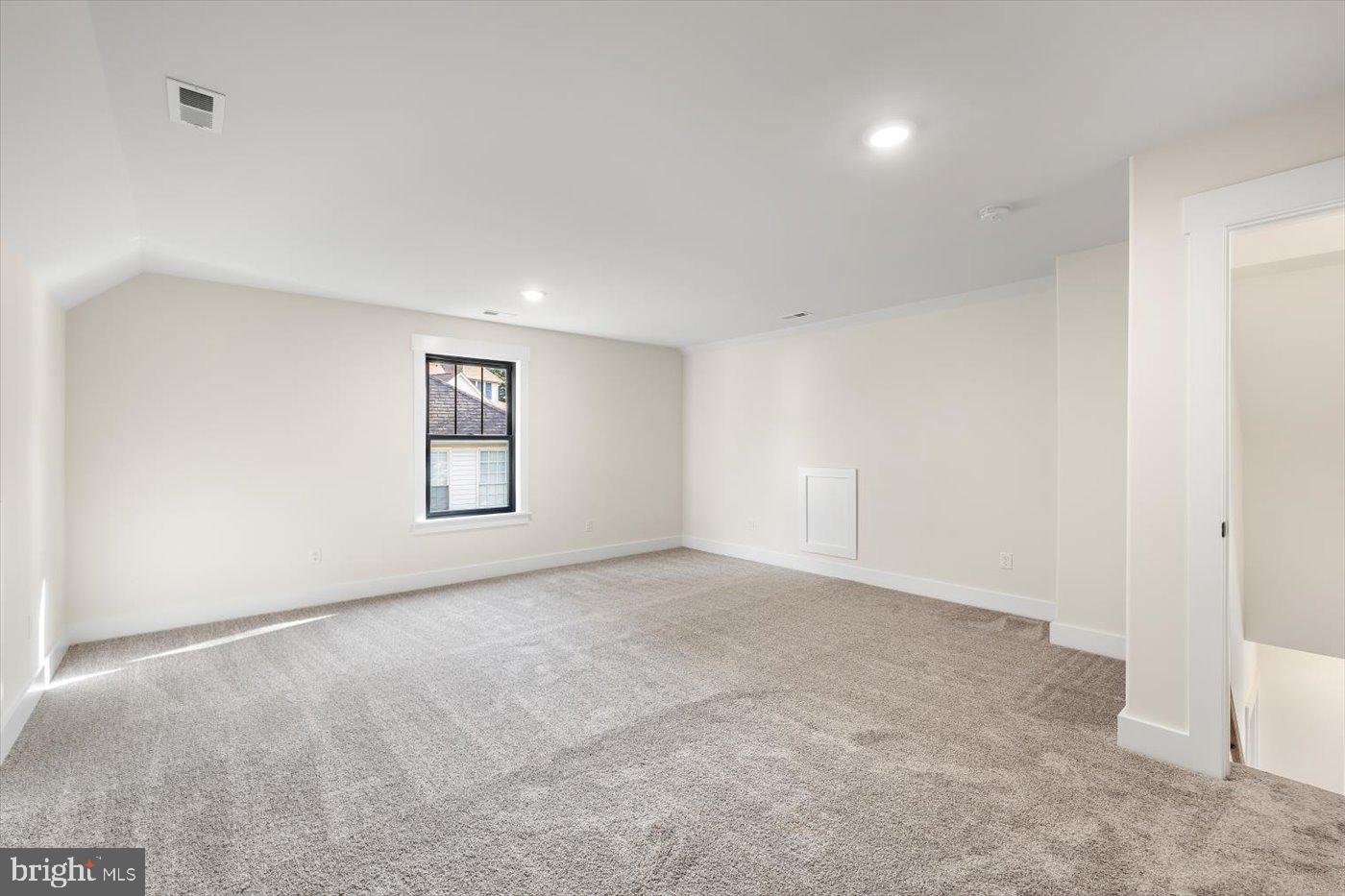 HUNTINGTON HILLS - Residential Lease