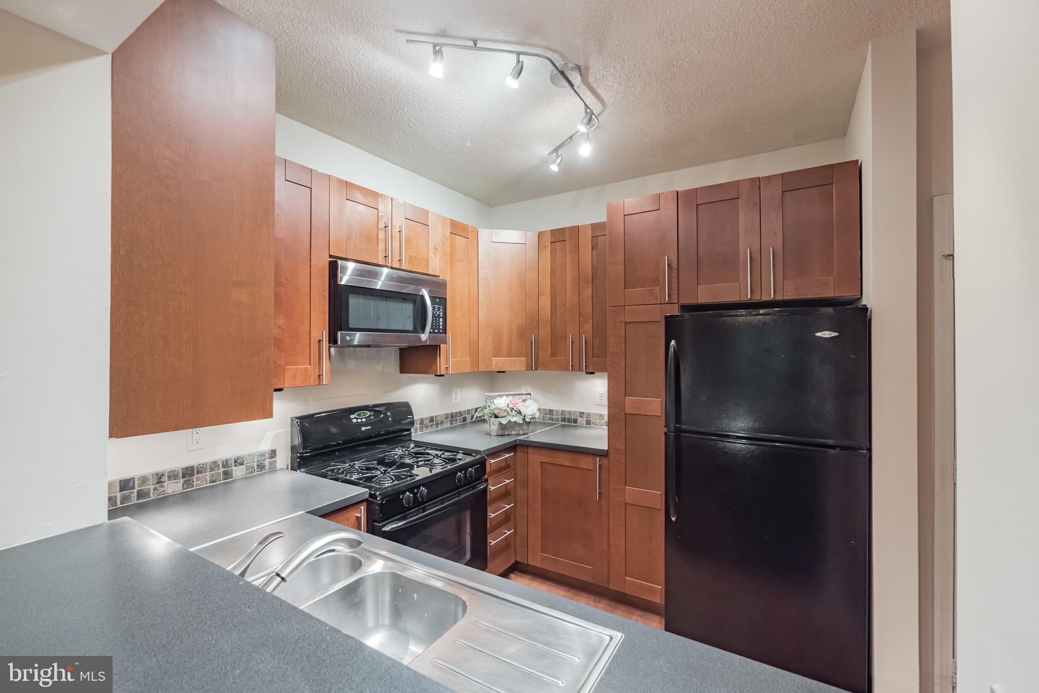 OAK PARK CONDO - Residential