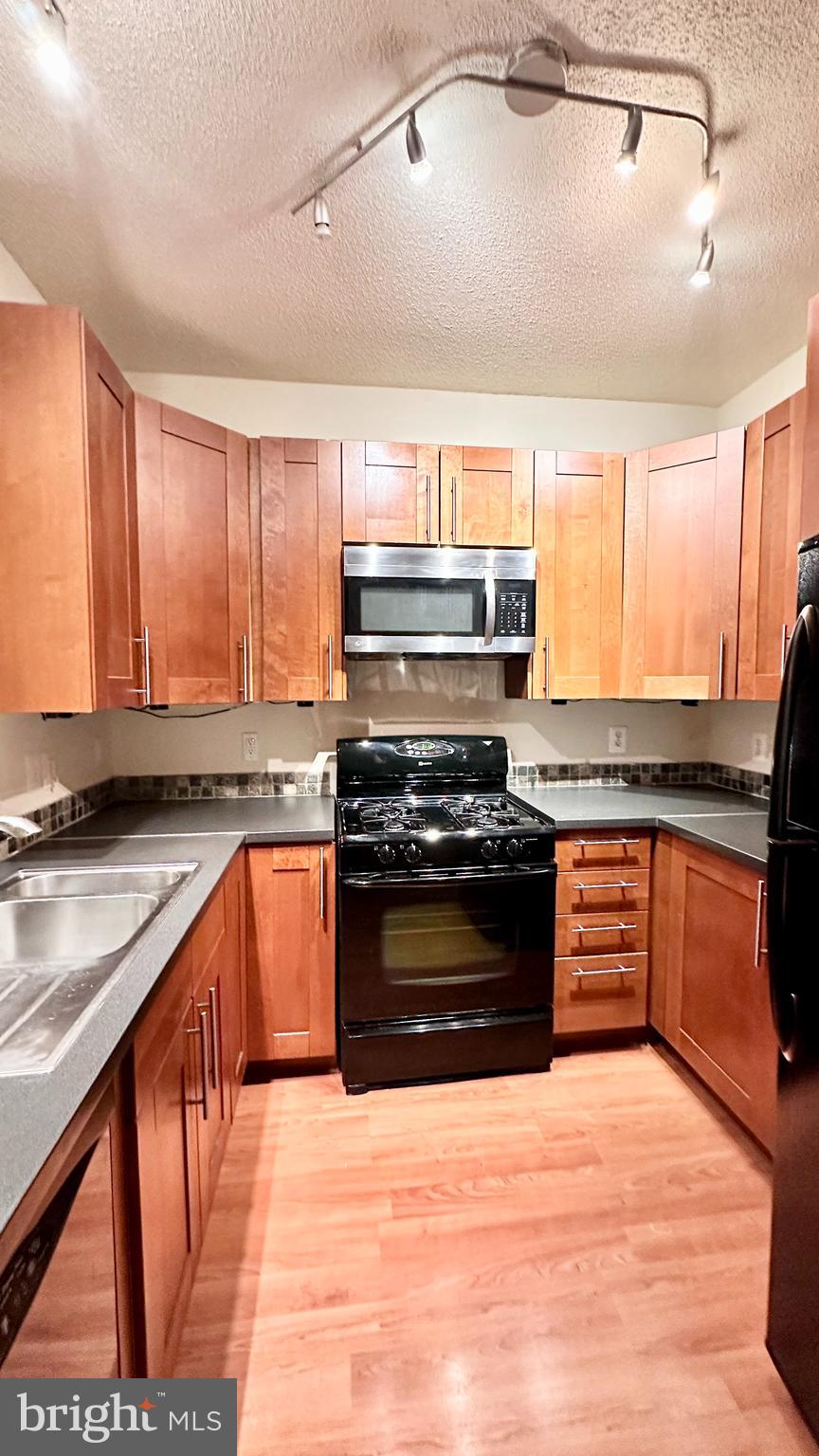 OAK PARK CONDO - Residential