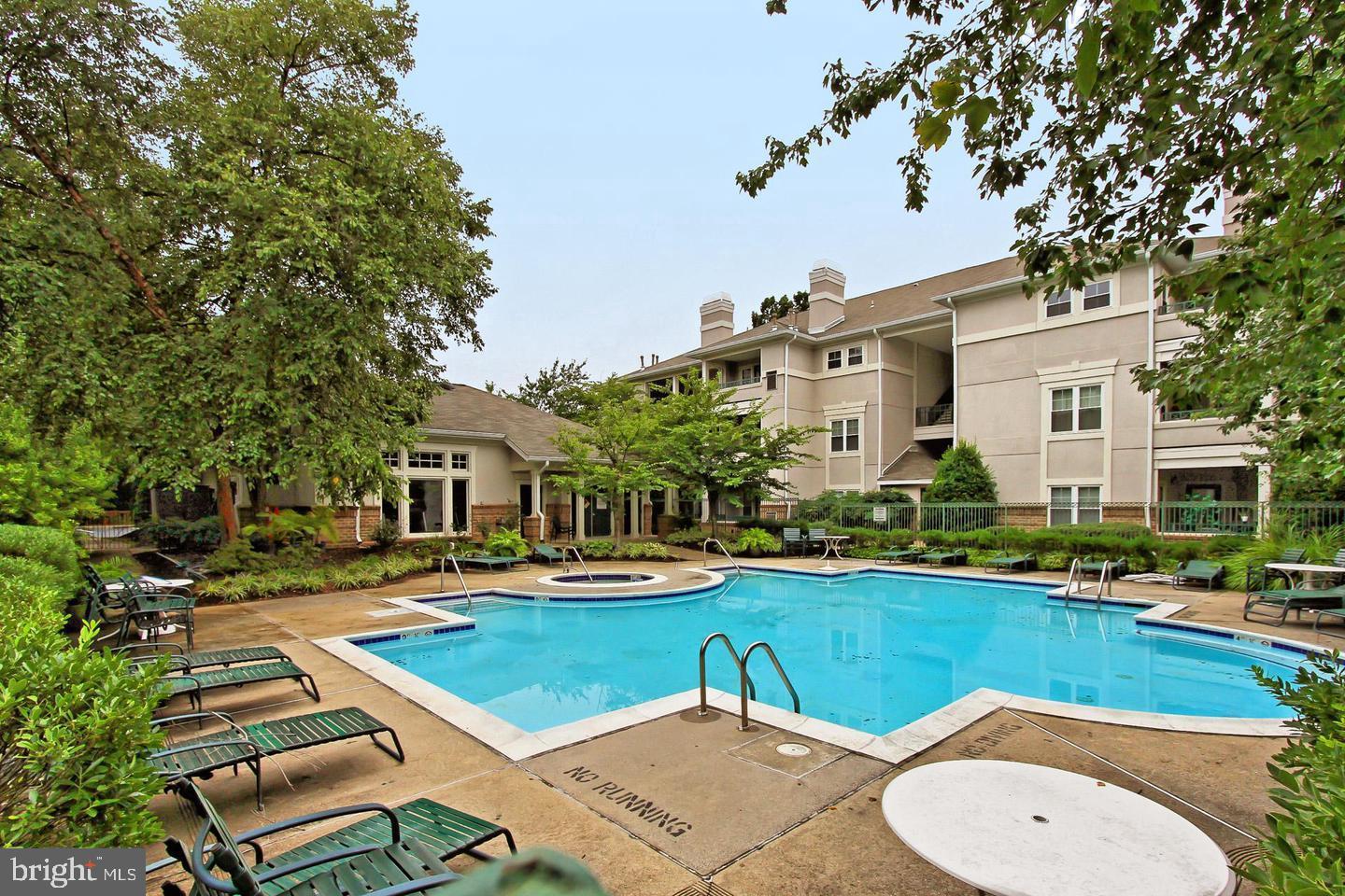 OAK PARK CONDO - Residential