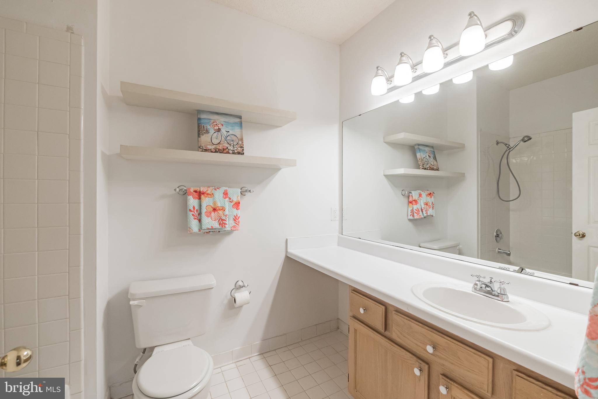 OAK PARK CONDO - Residential