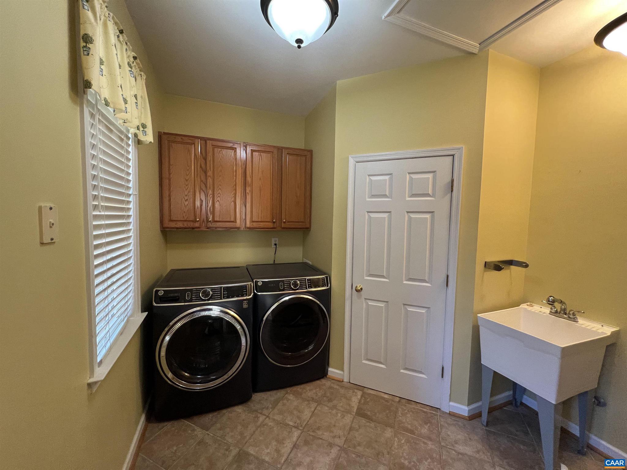 DUNLORA - Residential Lease