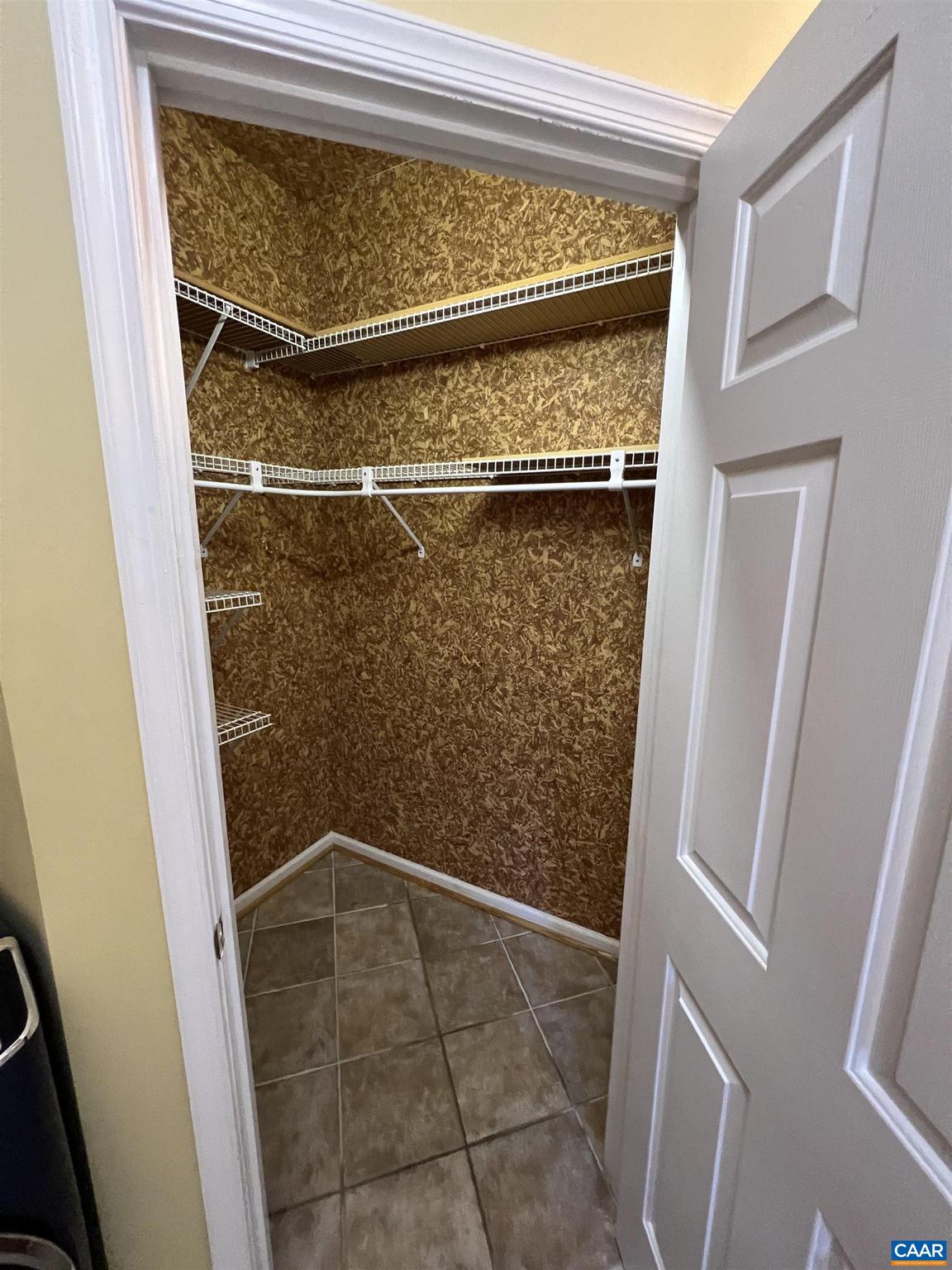 DUNLORA - Residential Lease