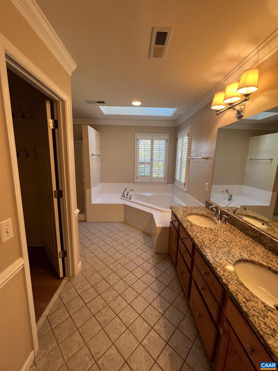 DUNLORA - Residential Lease