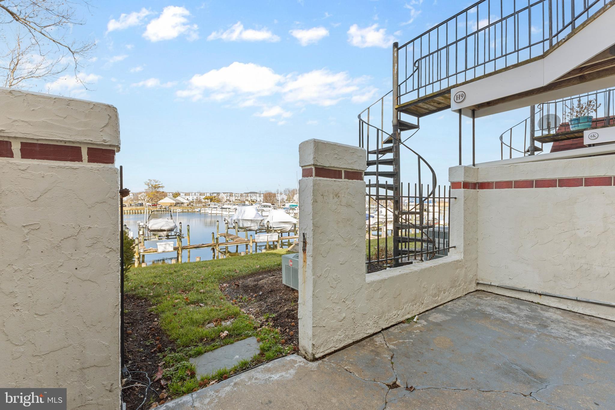 QUEENS LANDING - Residential