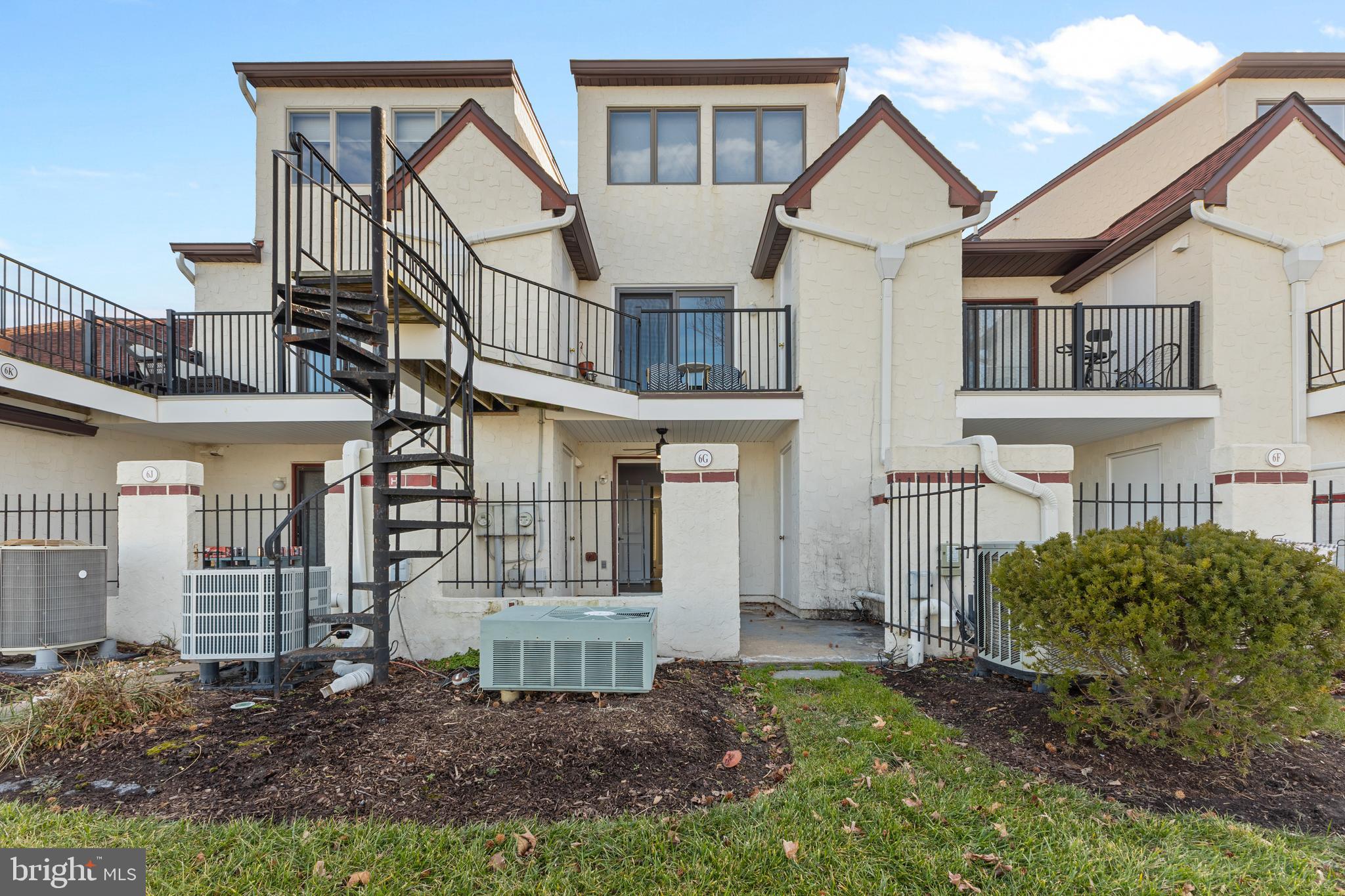 QUEENS LANDING - Residential