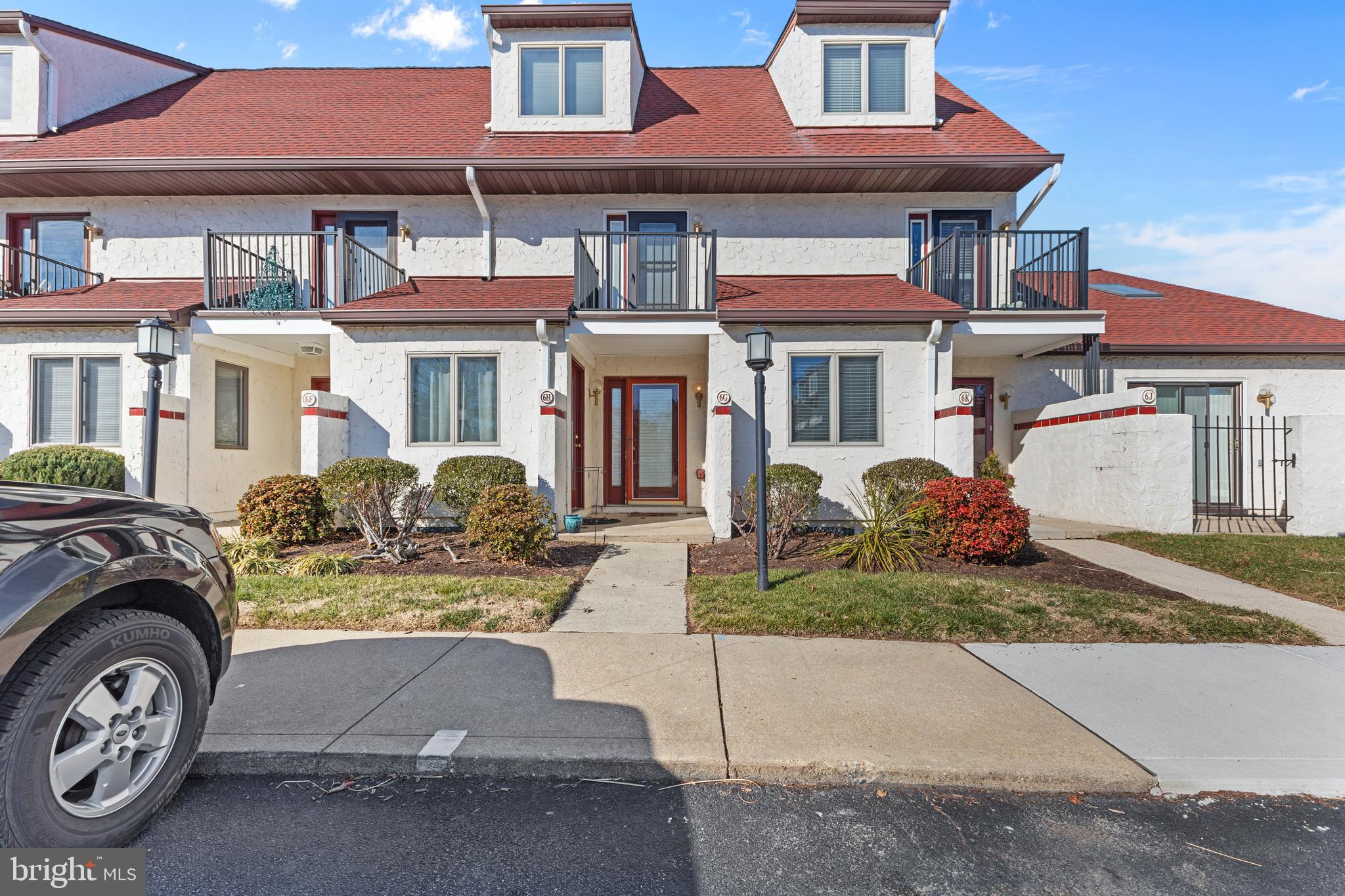 QUEENS LANDING - Residential