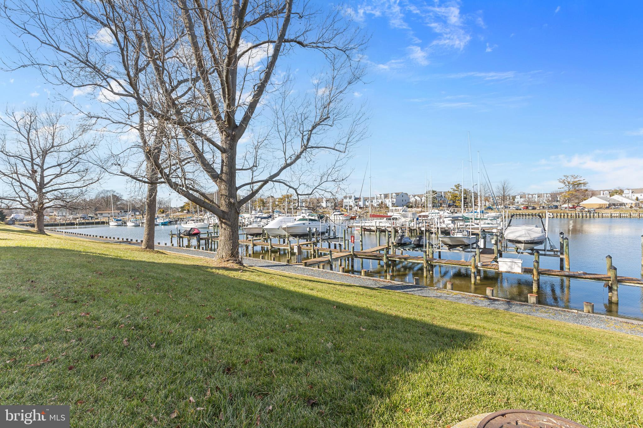 QUEENS LANDING - Residential