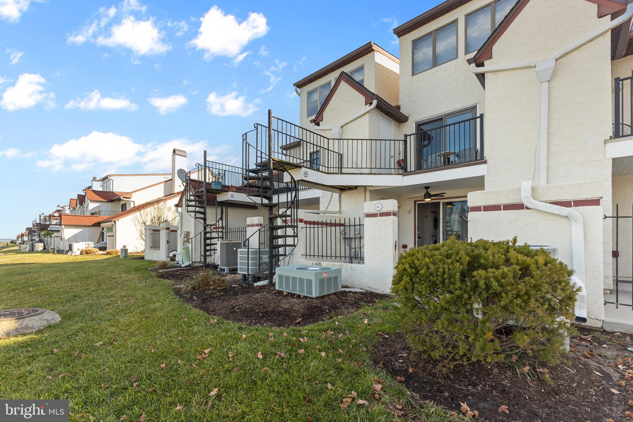 QUEENS LANDING - Residential