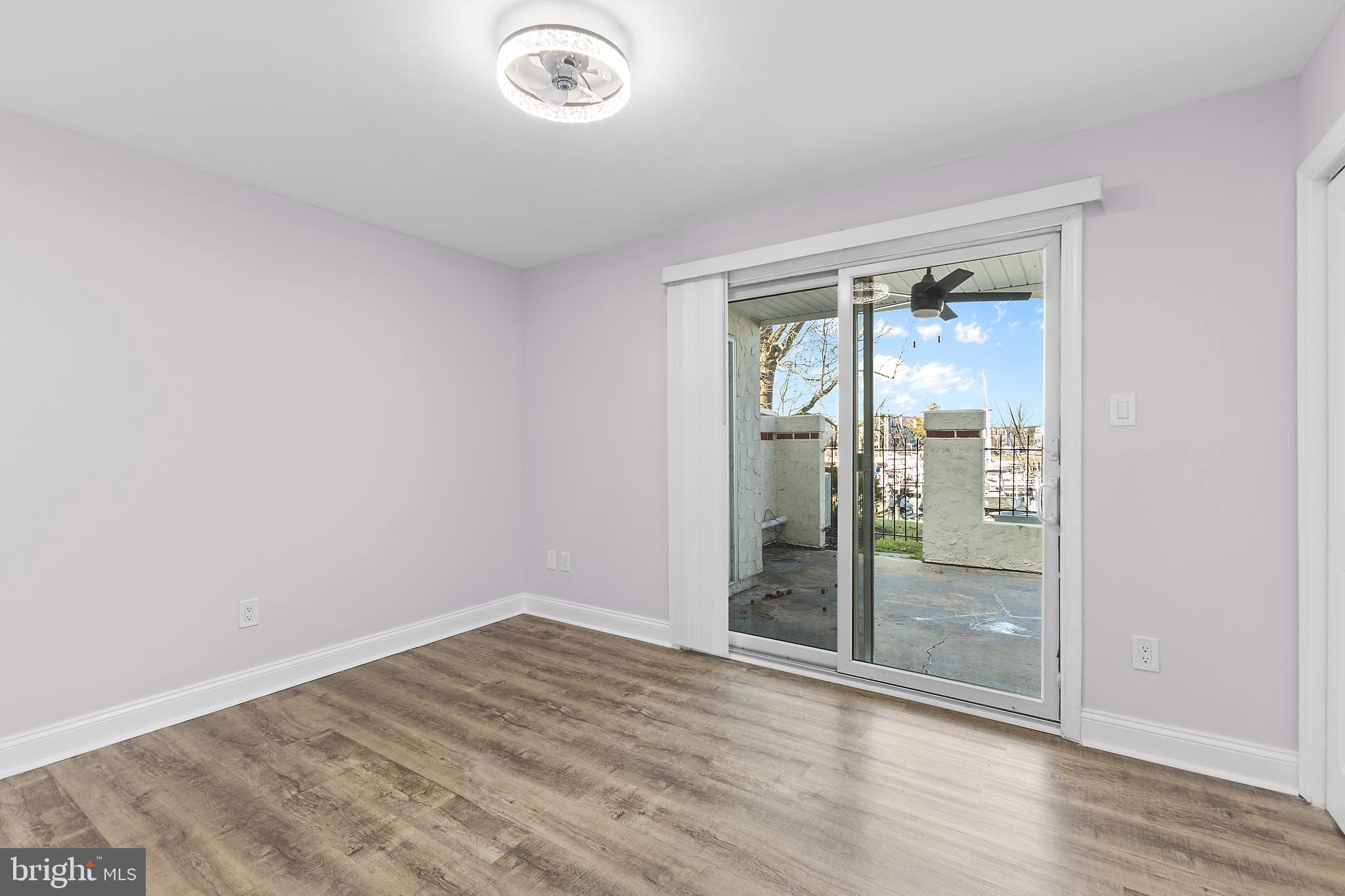 QUEENS LANDING - Residential