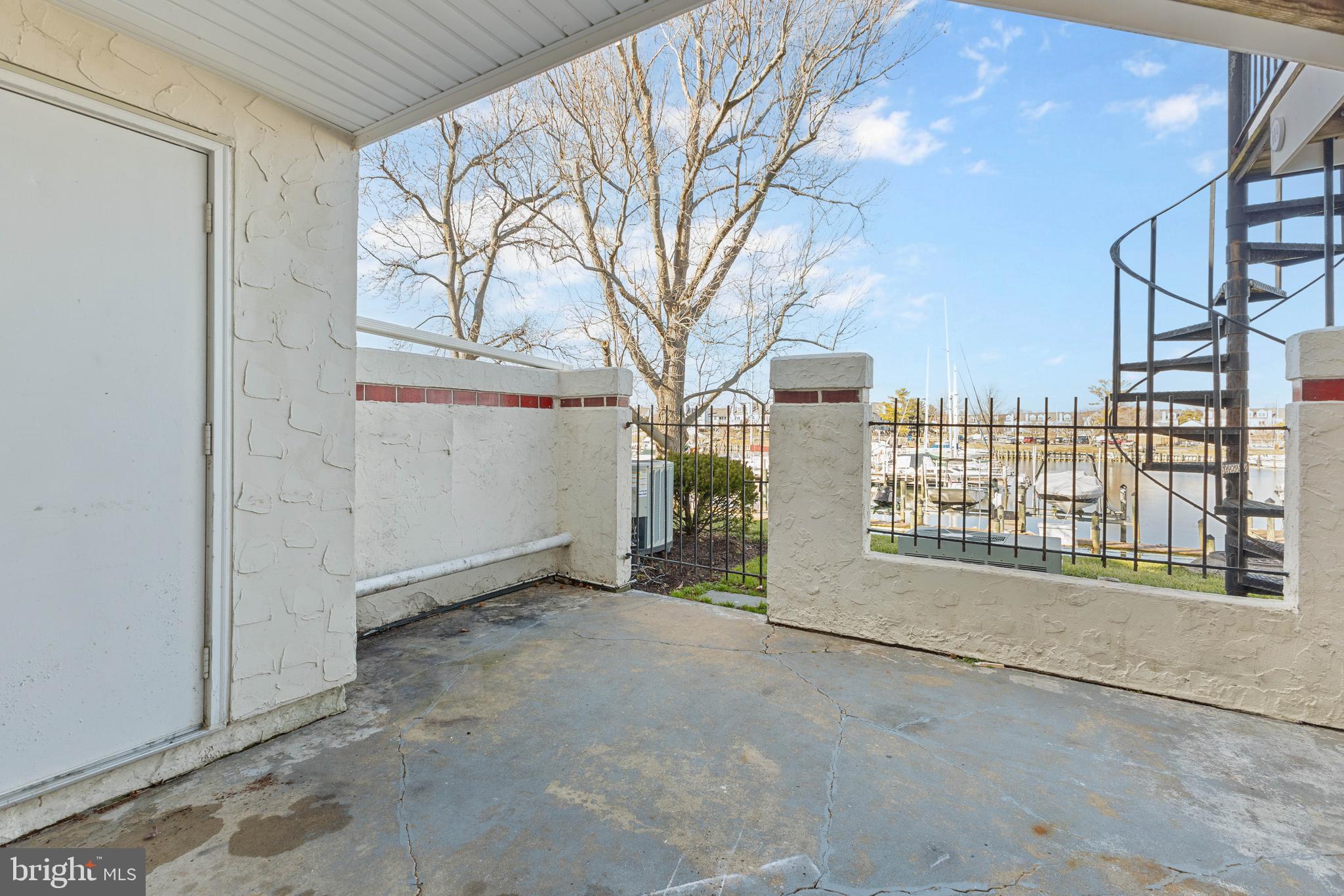 QUEENS LANDING - Residential