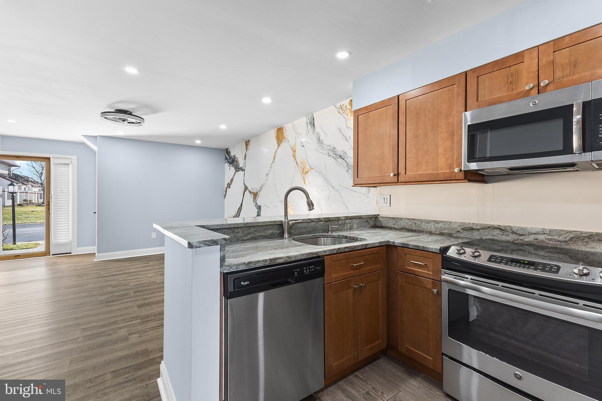 QUEENS LANDING - Residential