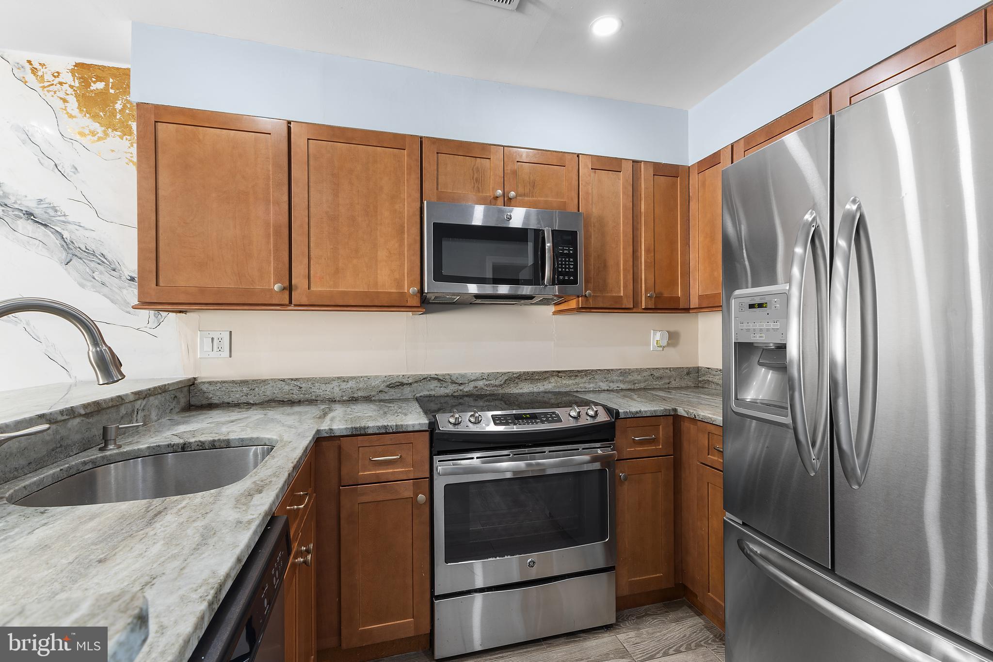 QUEENS LANDING - Residential