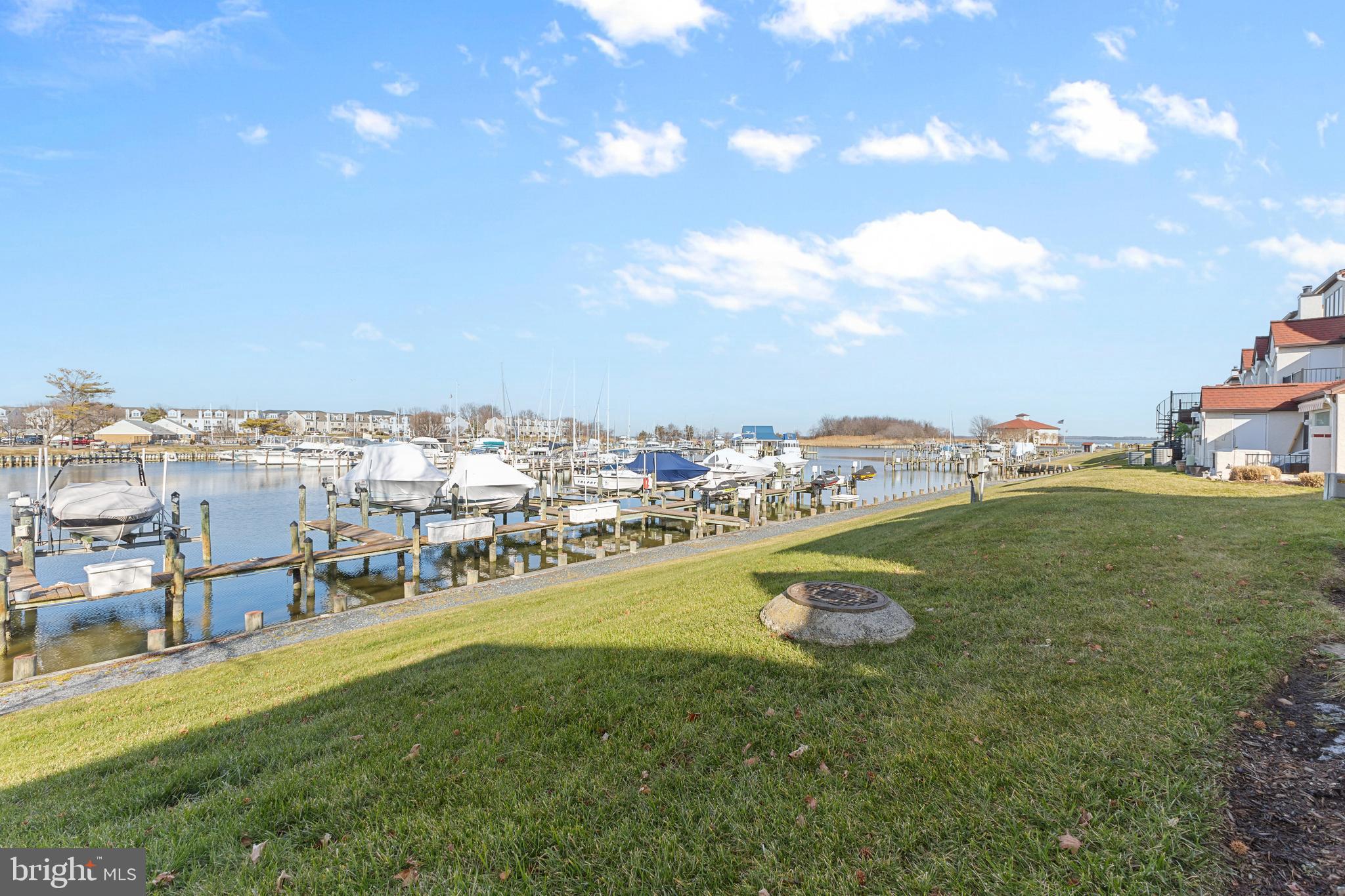 QUEENS LANDING - Residential