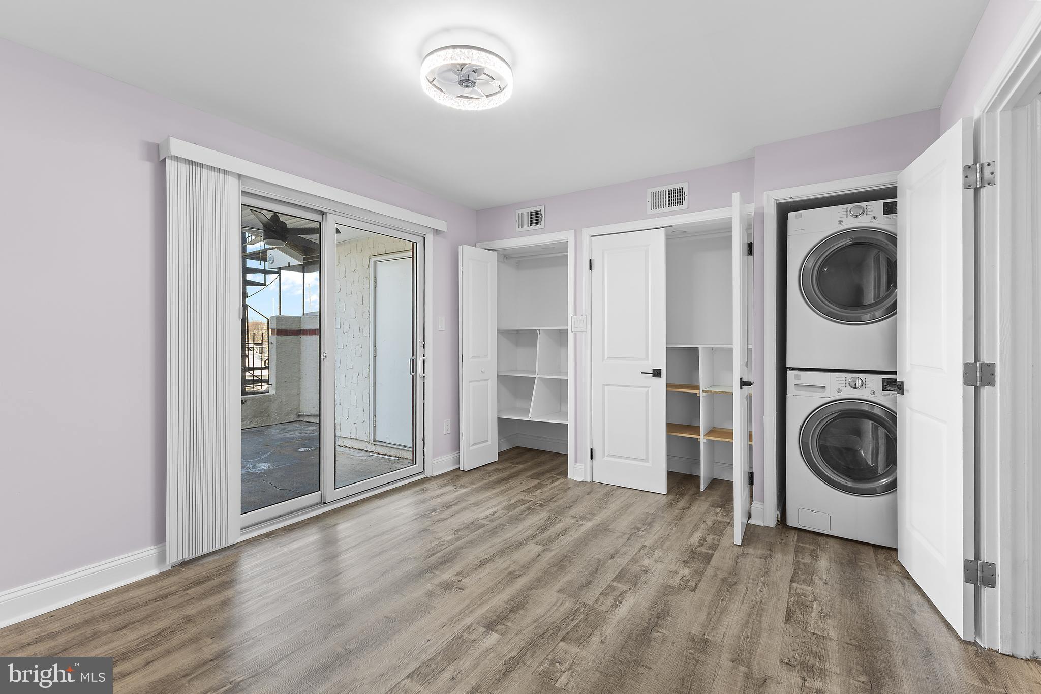 QUEENS LANDING - Residential