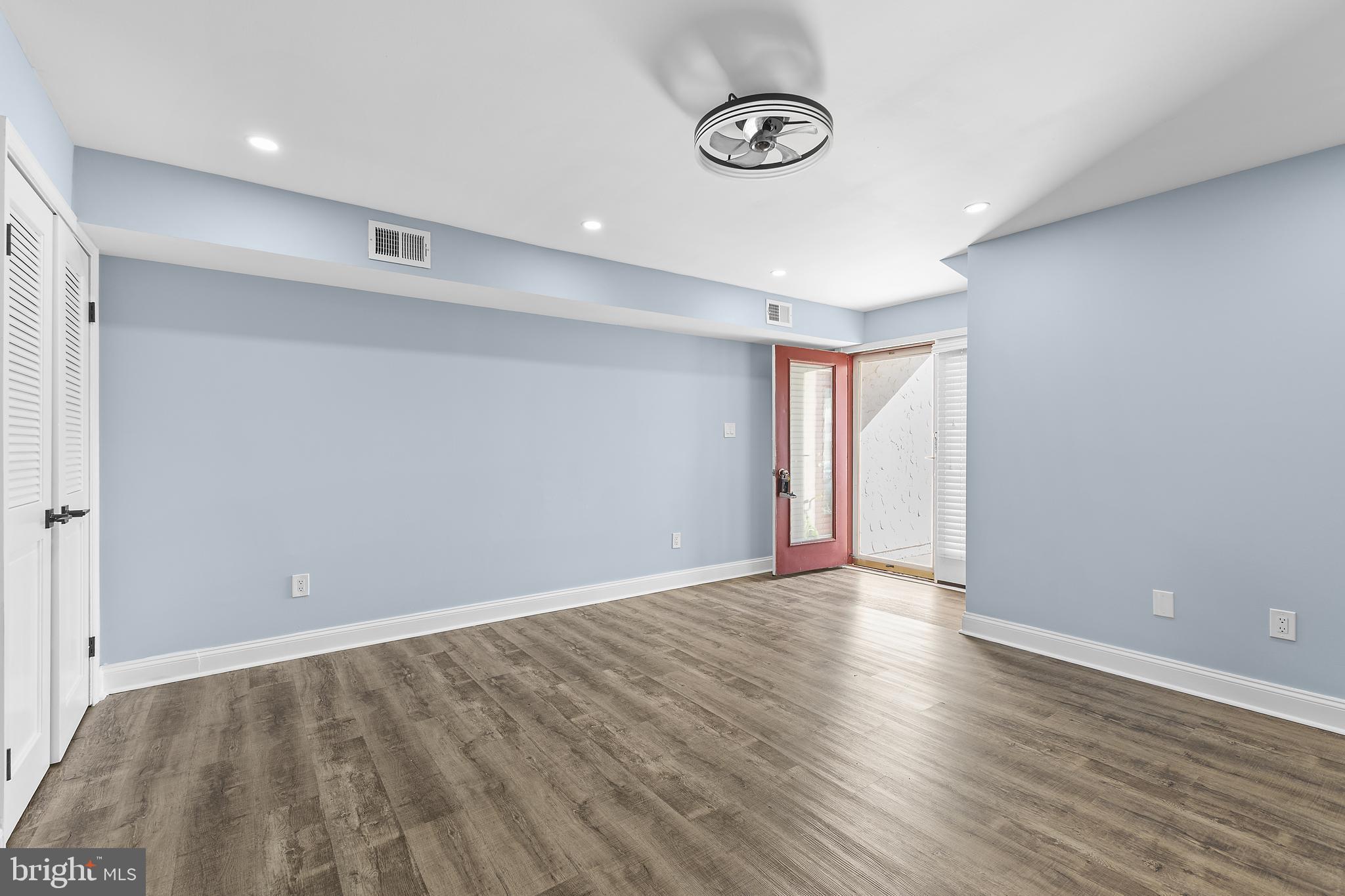 QUEENS LANDING - Residential