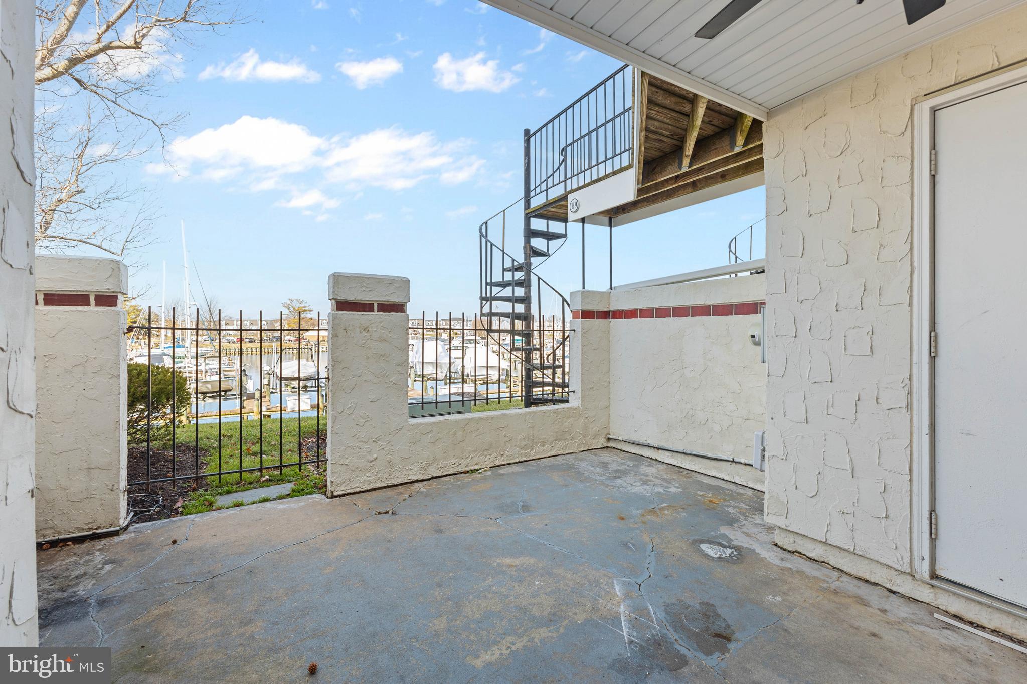 QUEENS LANDING - Residential