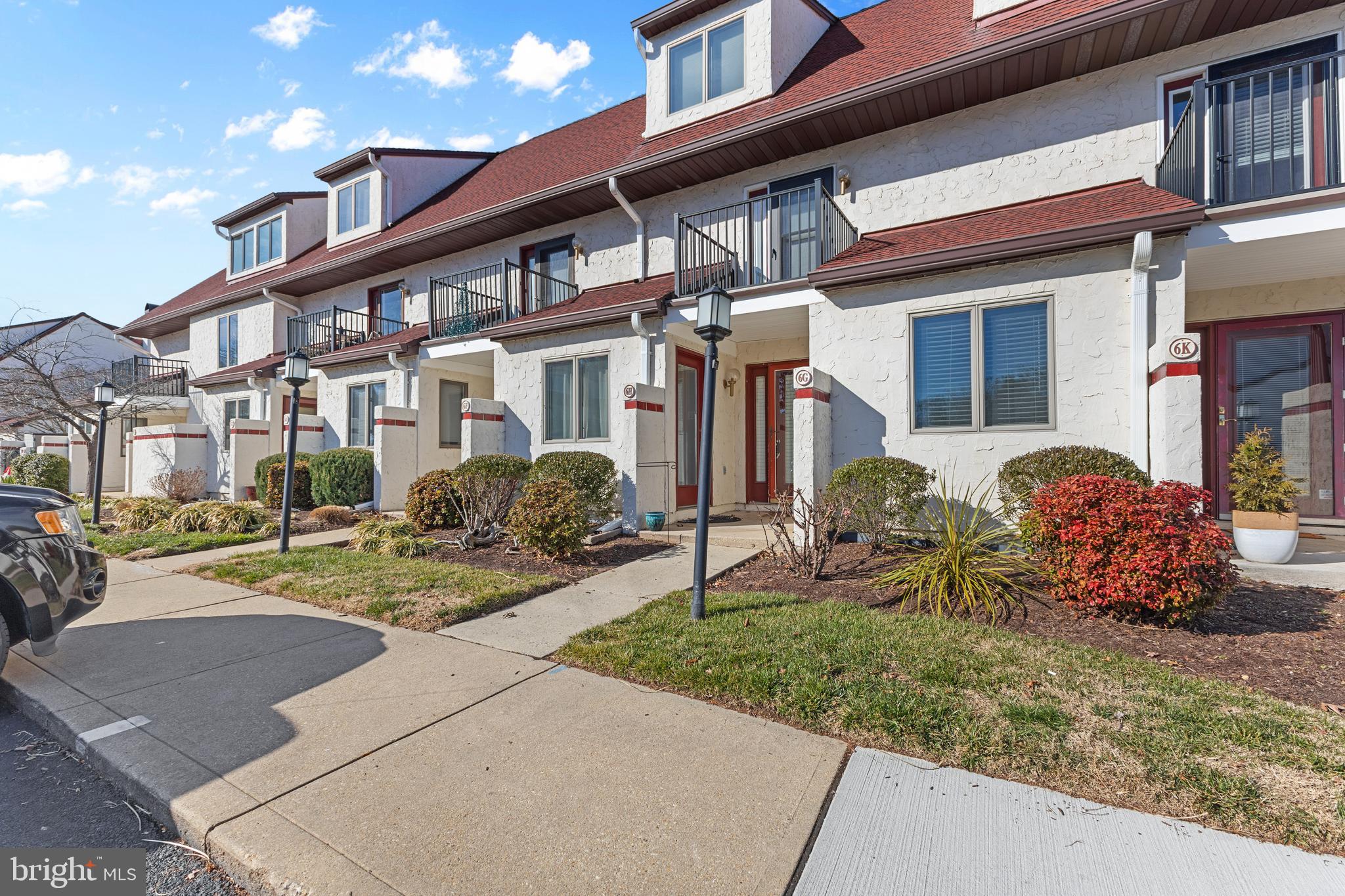 QUEENS LANDING - Residential