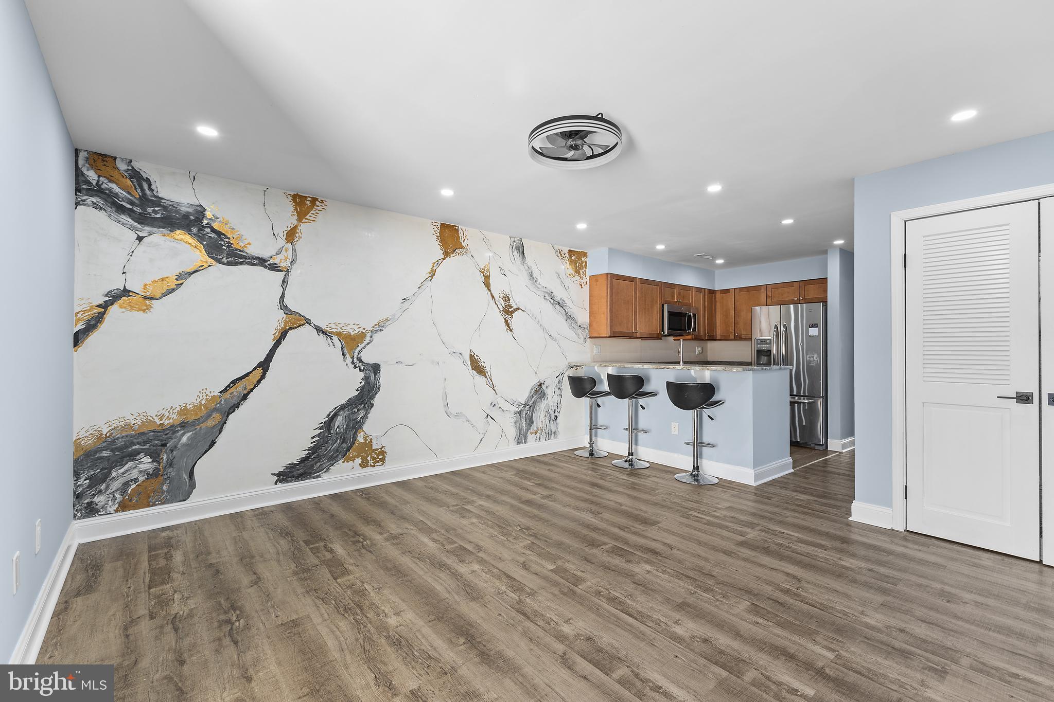 QUEENS LANDING - Residential