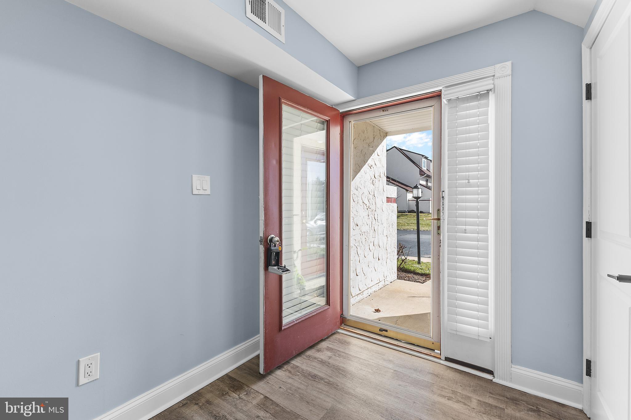 QUEENS LANDING - Residential