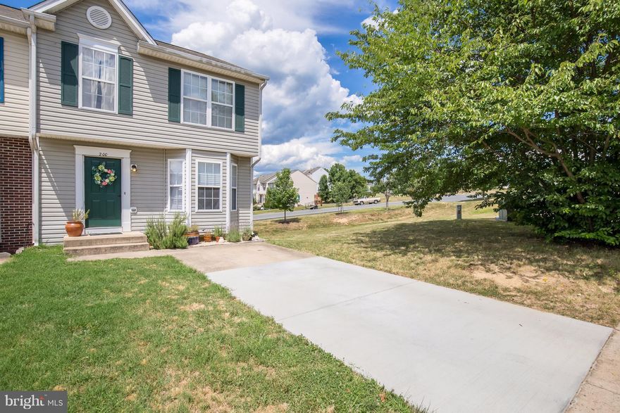 Almost 2,000sqft of sunshine filled rooms in this fantastic end-unit townhome, located in Stone River. Master bedroom has walk in closet and attached bath. Large rec room in the fully finished basement. Community features club house, pool, tennis court, two playgrounds, common areas, townhouse road repair, and townhouse snow removal! Closing cost assistance available with preferred lender!