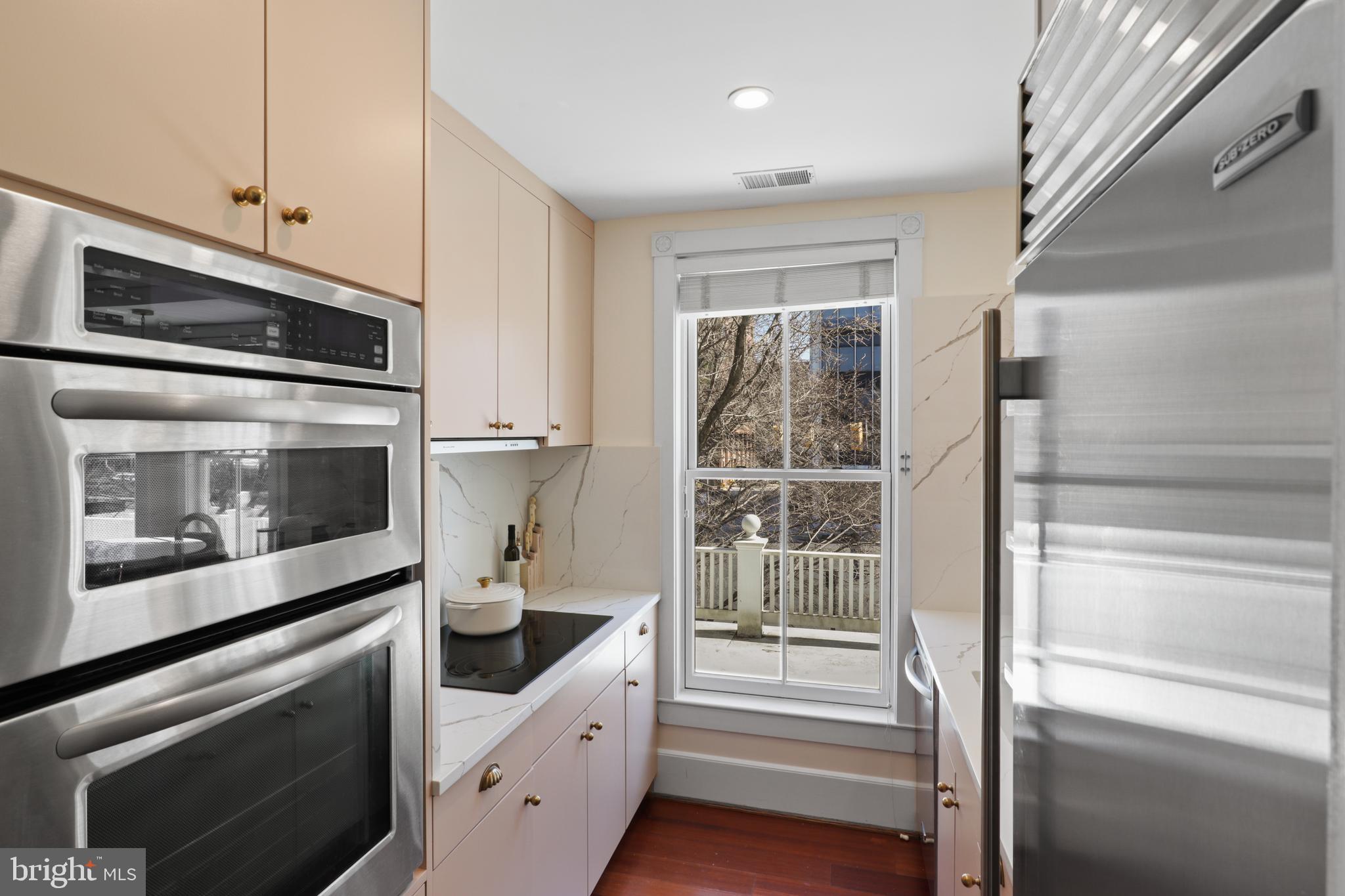 900 NORTH WASHINGTON STREET CONDOMINIUMS - Residential