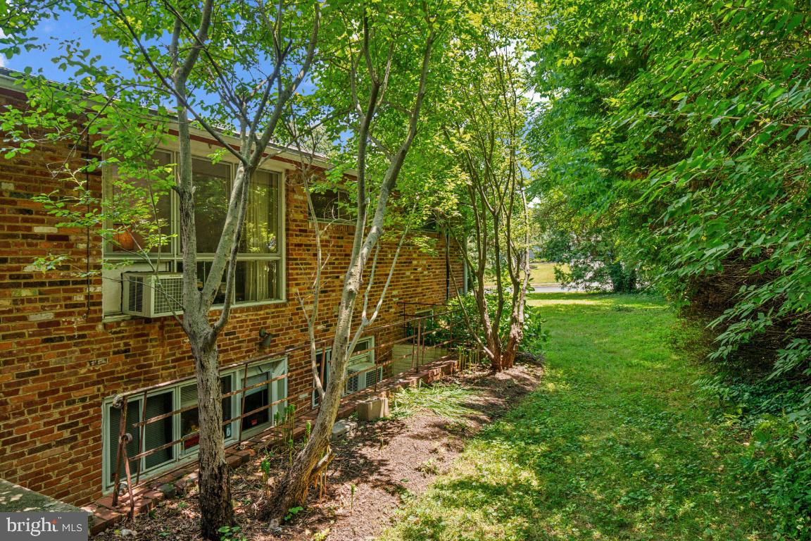 COUNTRY CLUB HILLS - Residential