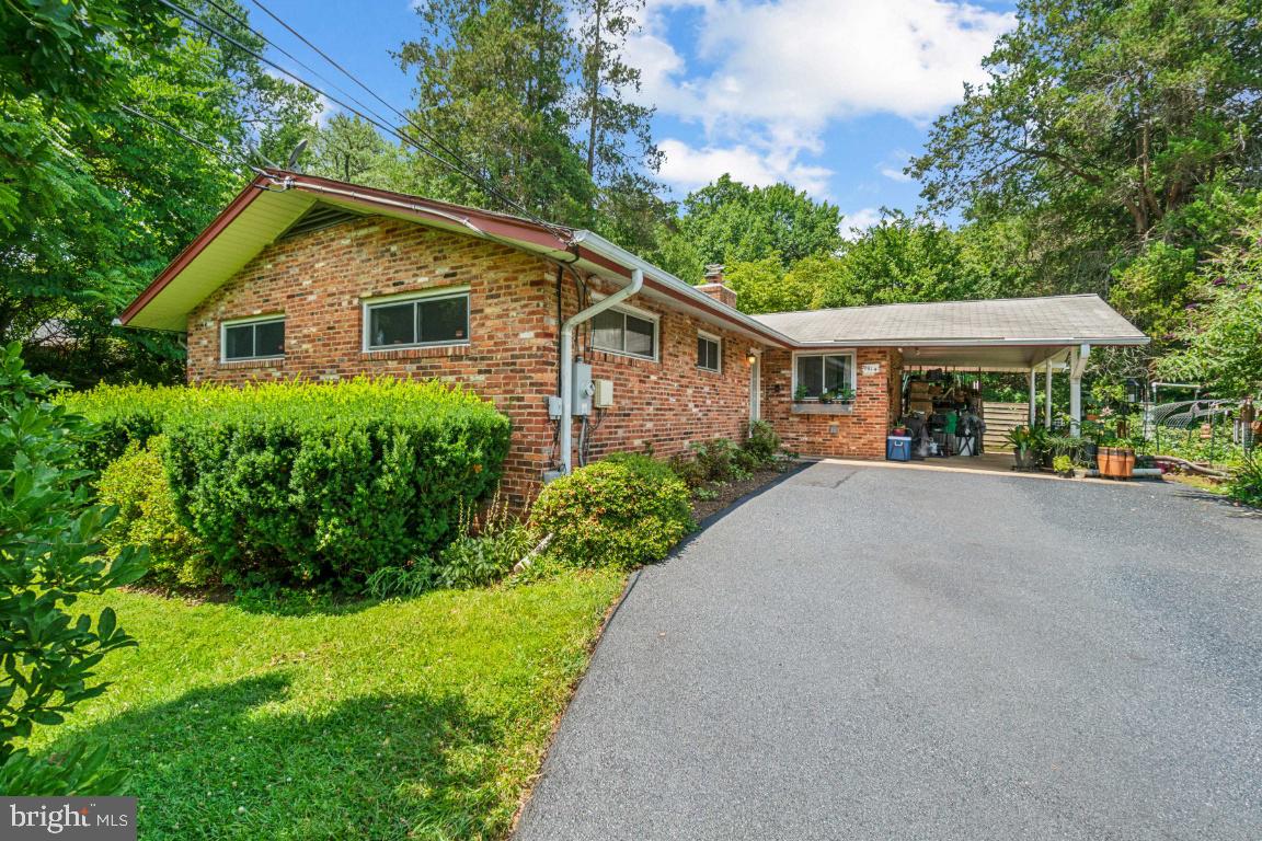 COUNTRY CLUB HILLS - Residential