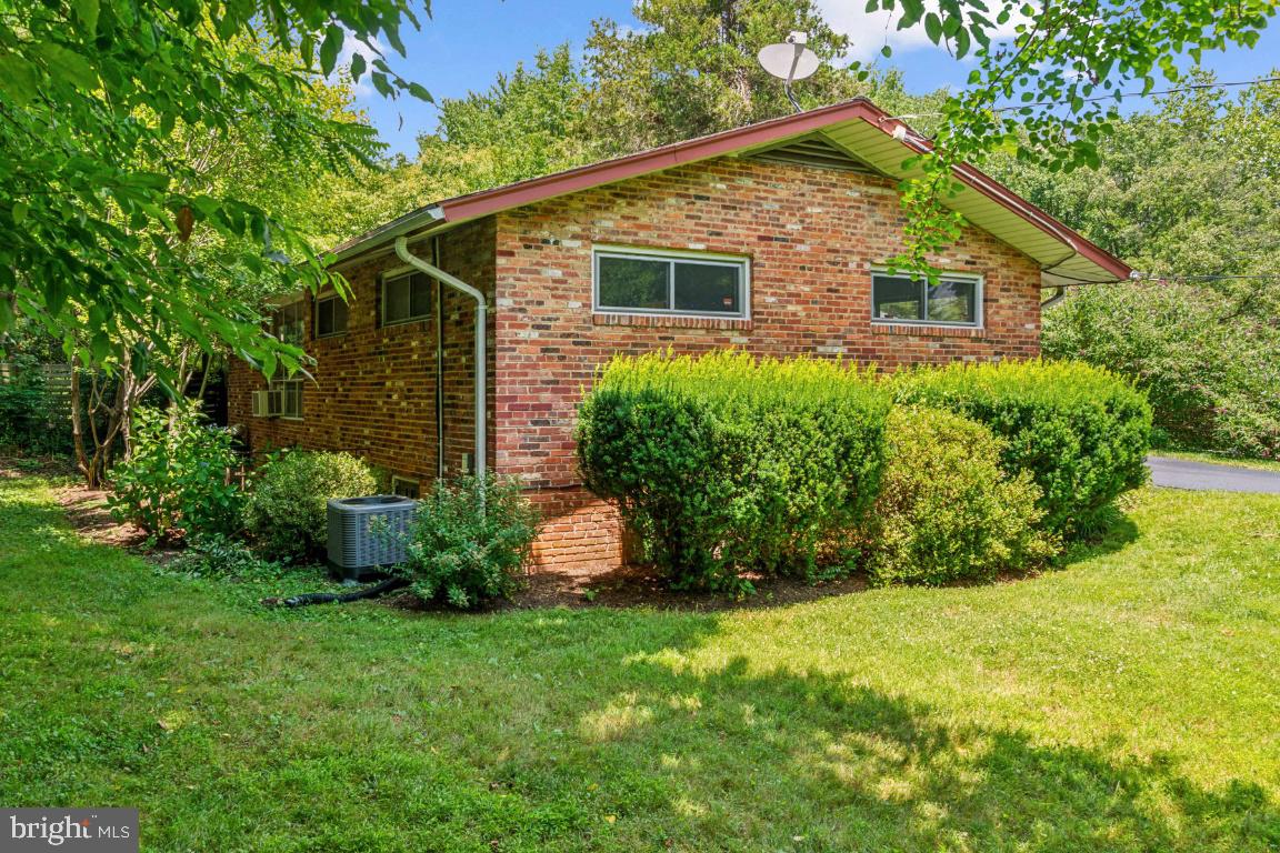 COUNTRY CLUB HILLS - Residential