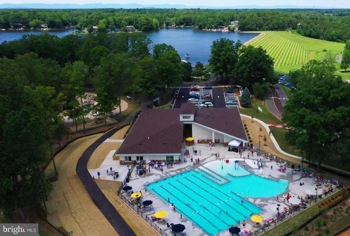 LAKE OF THE WOODS - Residential Lease