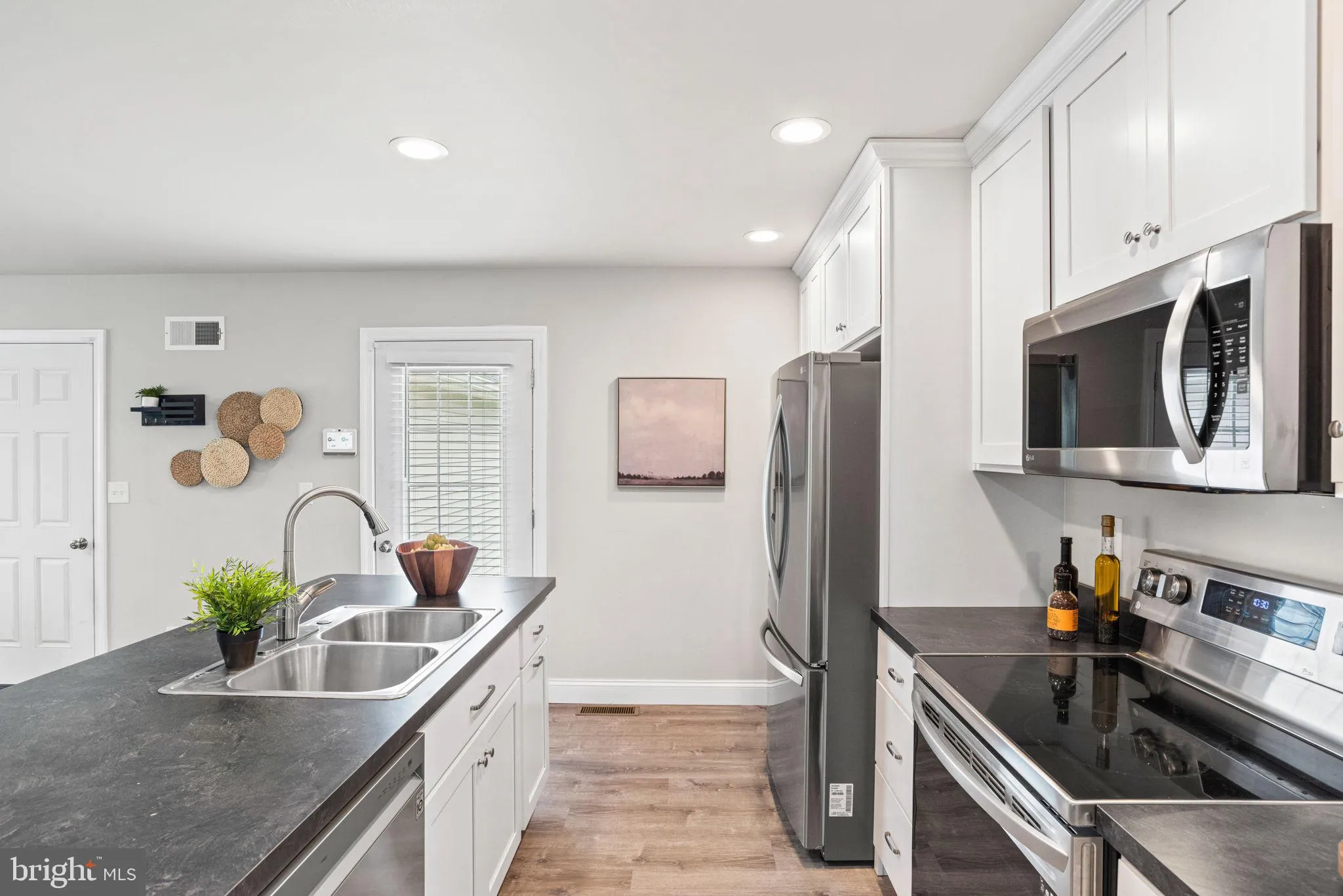 Ephrata, Pennsylvania 17522, United States, 3 Bedrooms Bedrooms, ,3 BathroomsBathrooms,Residential,Active,128102