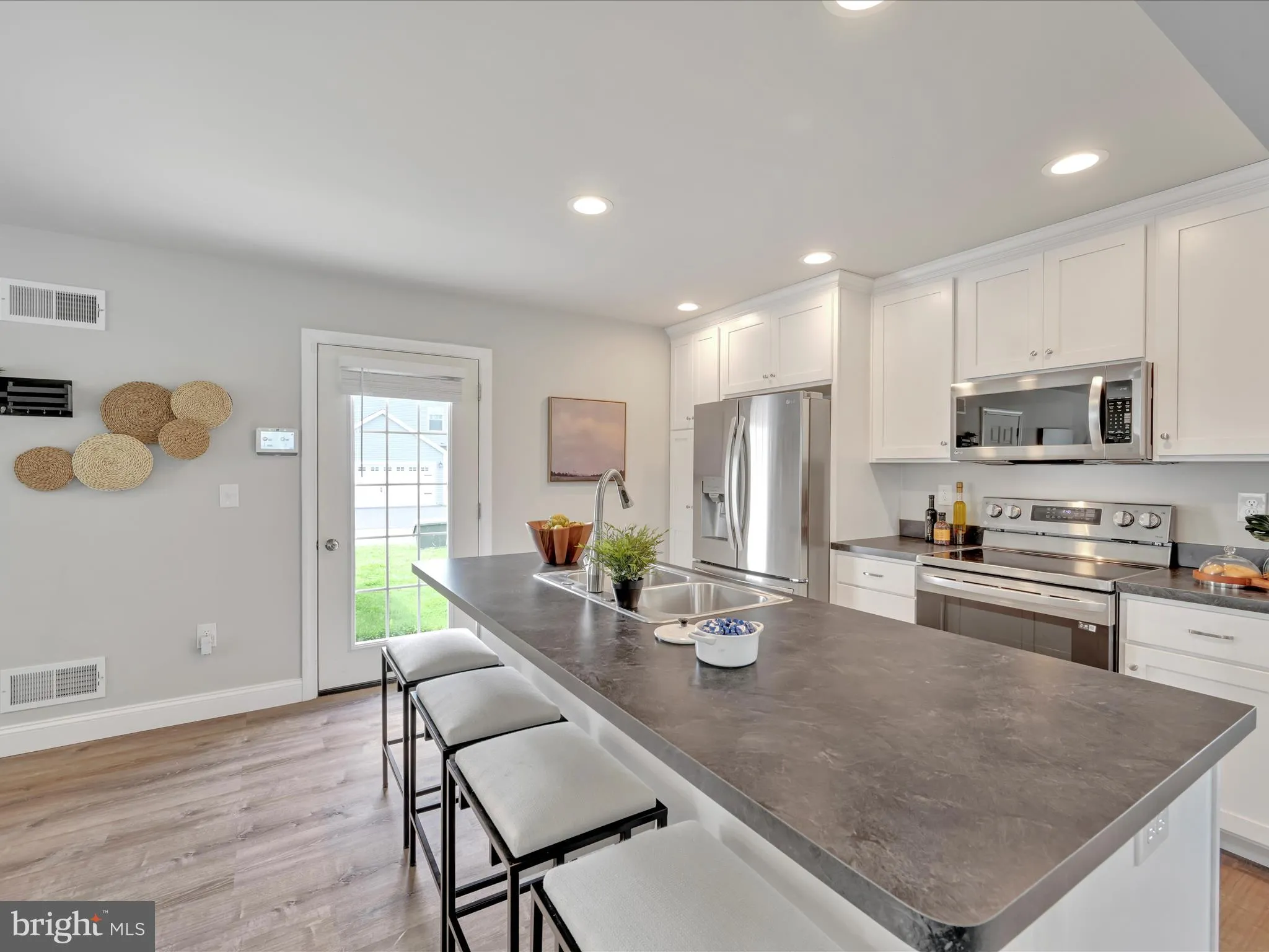 Ephrata, Pennsylvania 17522, United States, 3 Bedrooms Bedrooms, ,3 BathroomsBathrooms,Residential,Active,128102