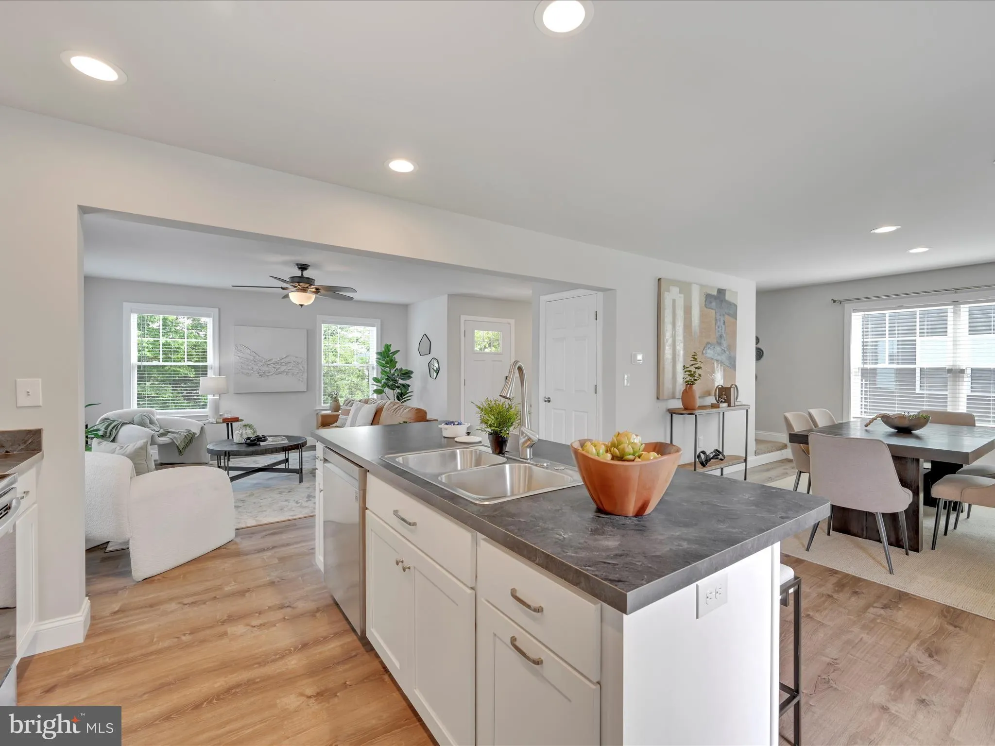 Ephrata, Pennsylvania 17522, United States, 3 Bedrooms Bedrooms, ,3 BathroomsBathrooms,Residential,Active,128102