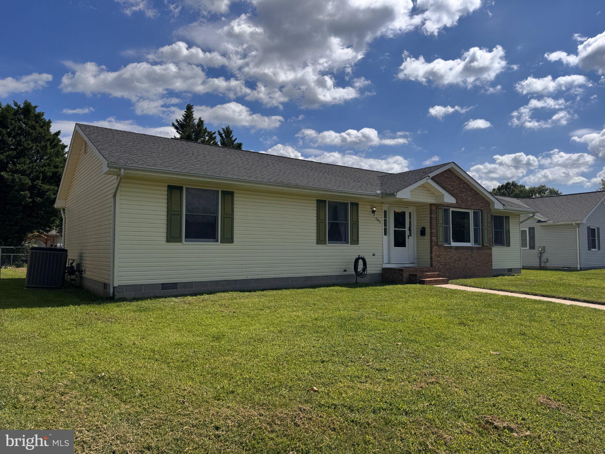 949 JANEKA LANE