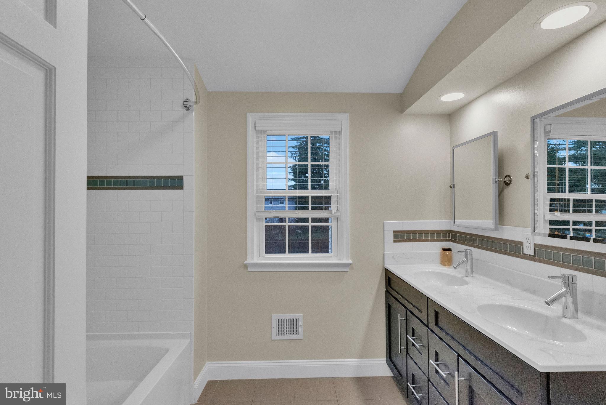 EDGEWOOD PARK - Residential