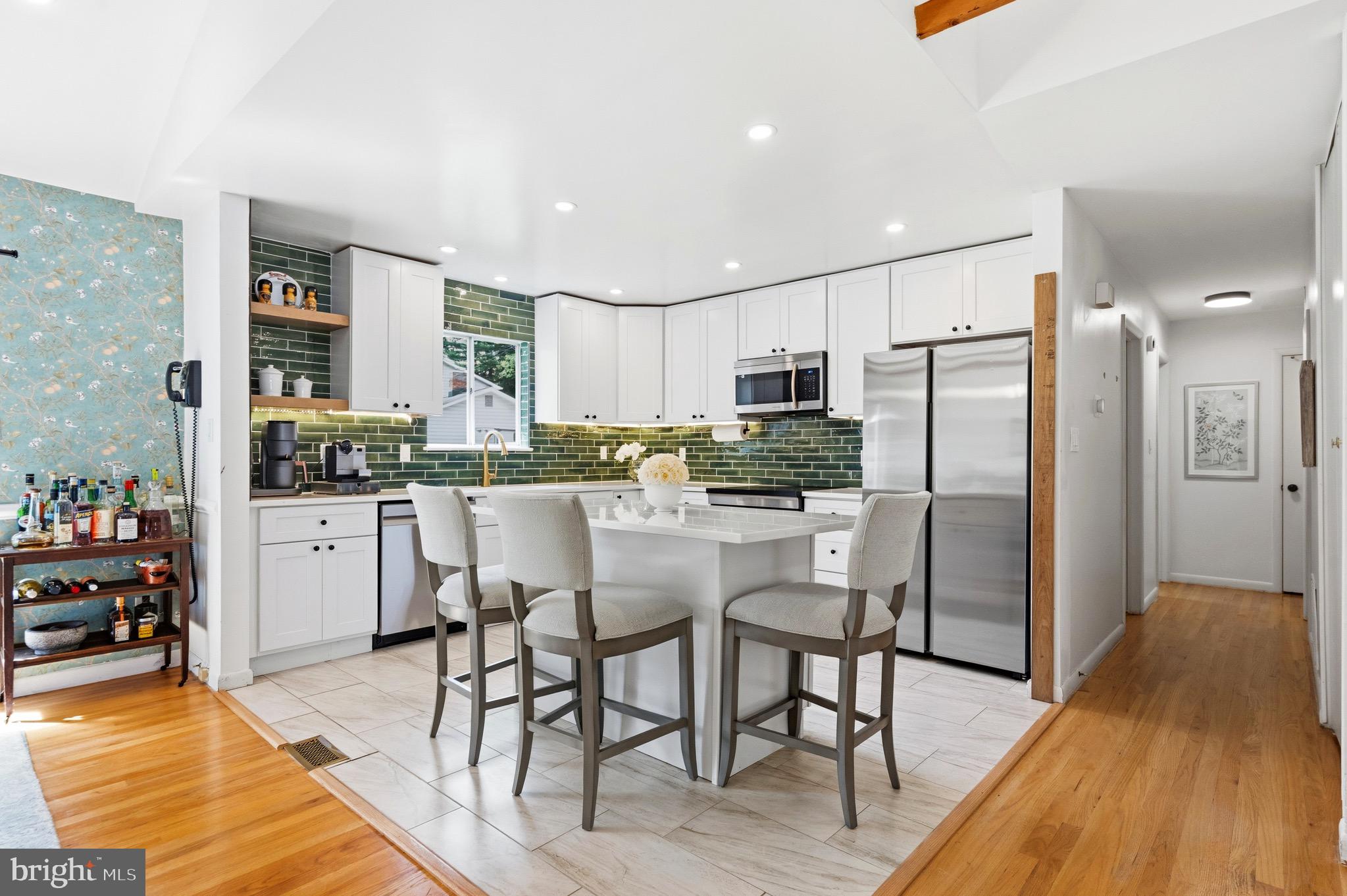 524 MAPLE RIDGE LANE