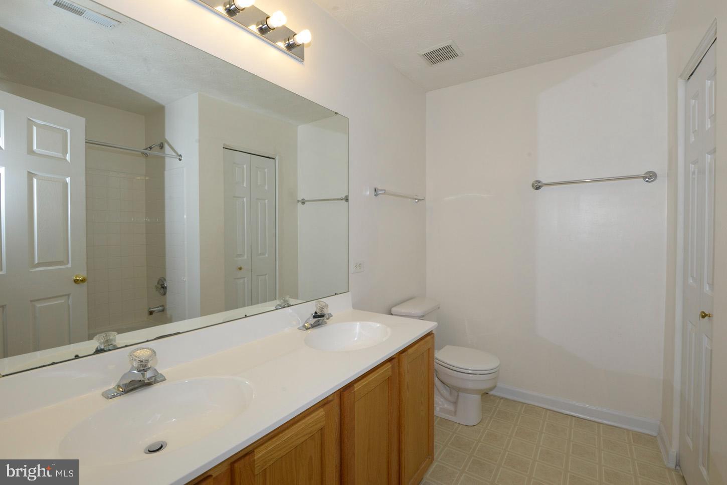 SEVEN OAKS - Residential Lease