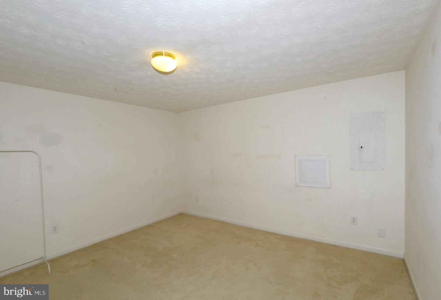 SEVEN OAKS - Residential Lease