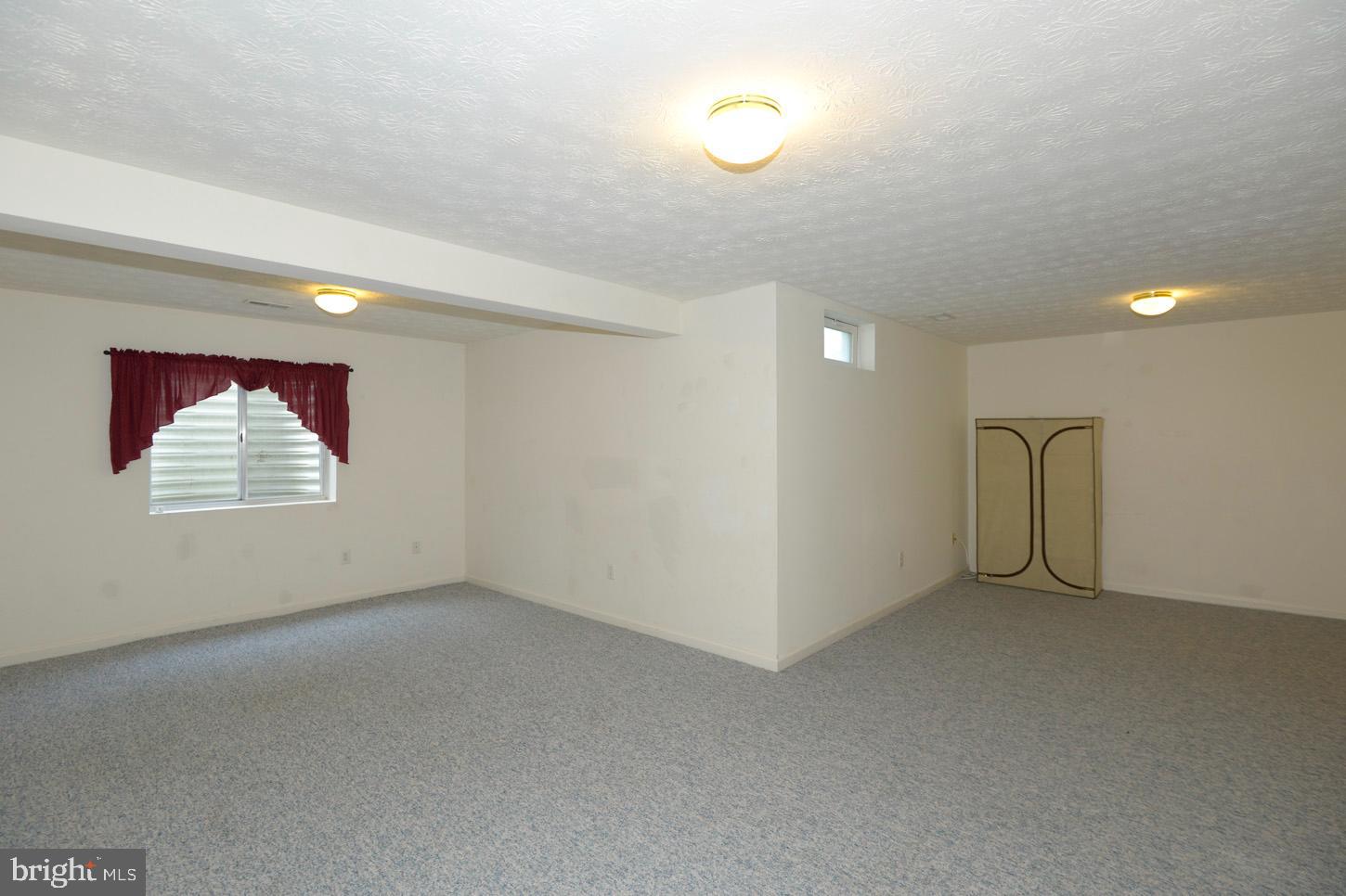 SEVEN OAKS - Residential Lease