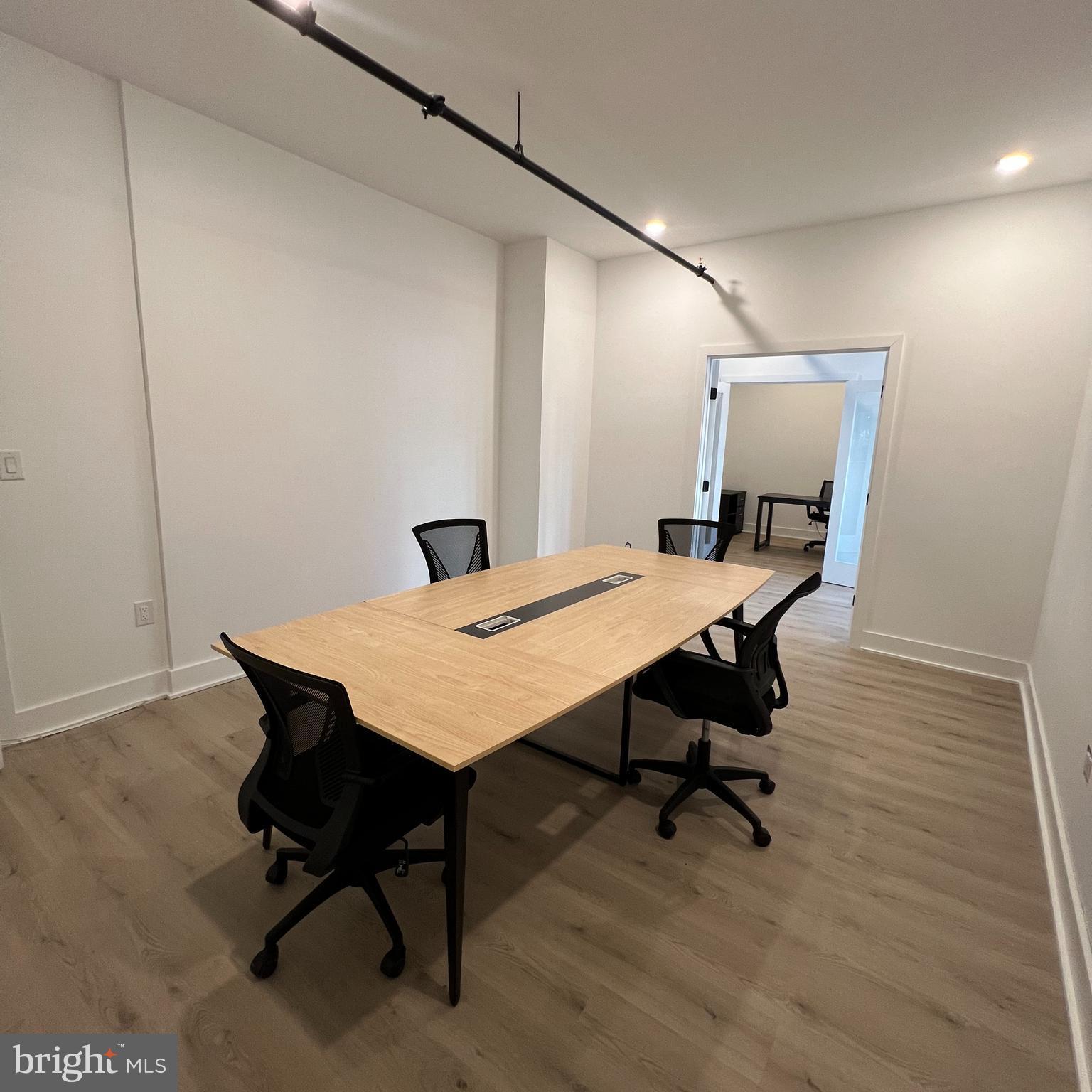 SQUIRREL HILL - Commercial Lease