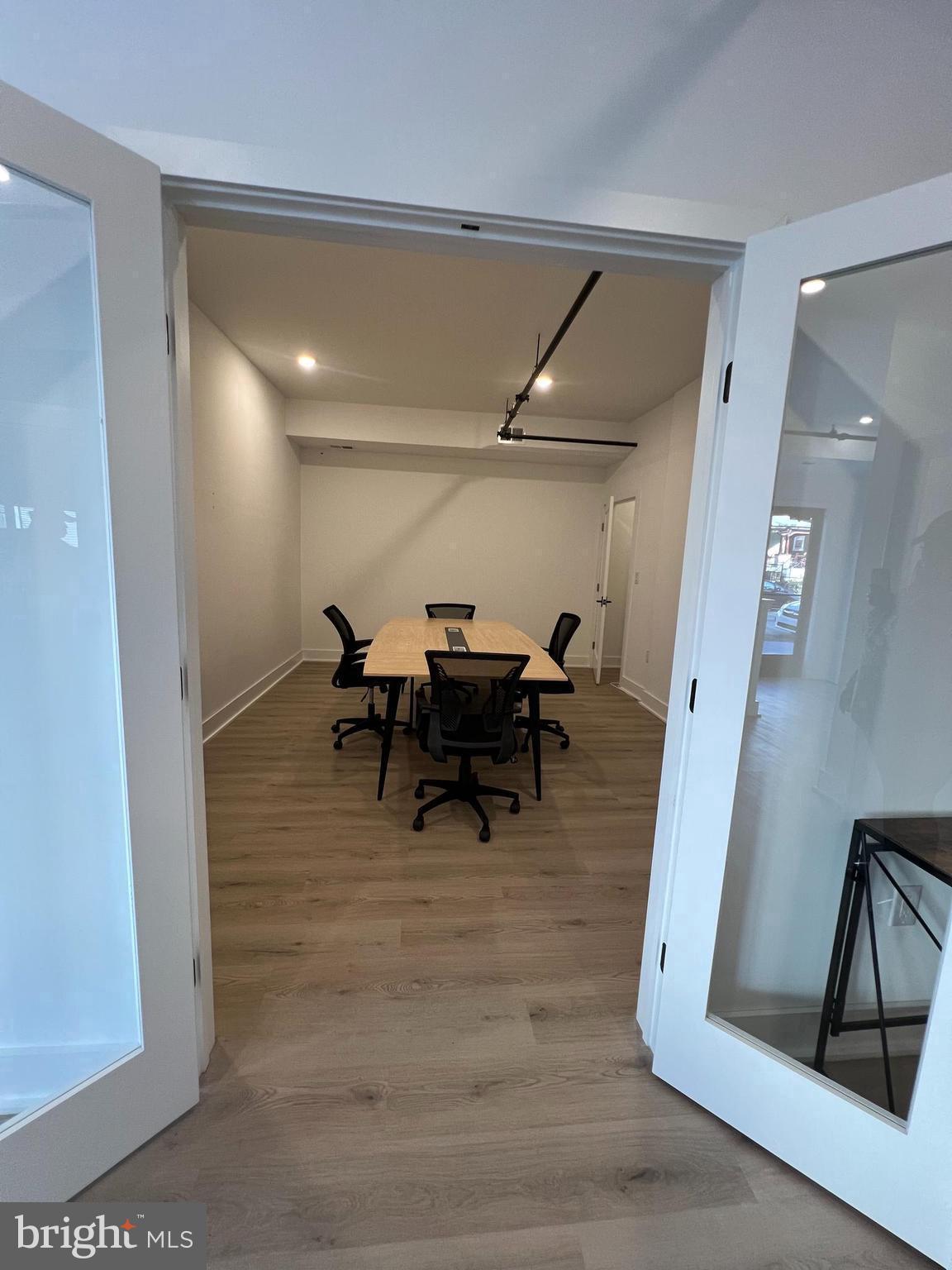 SQUIRREL HILL - Commercial Lease