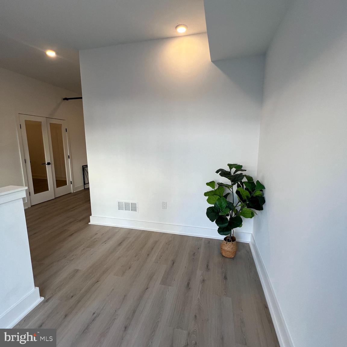 SQUIRREL HILL - Commercial Lease