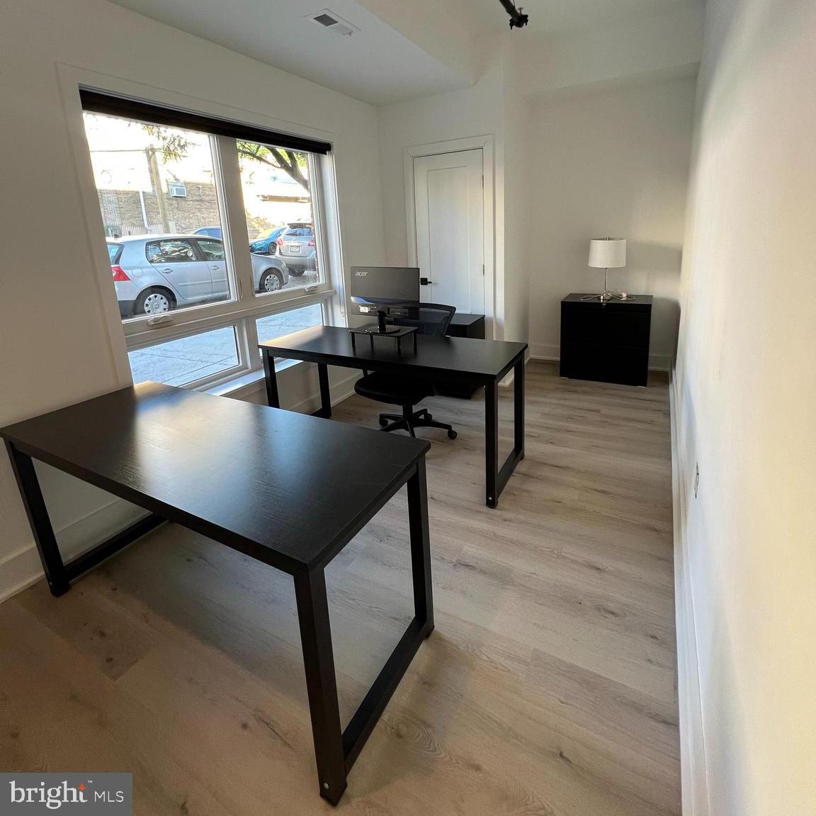 SQUIRREL HILL - Commercial Lease