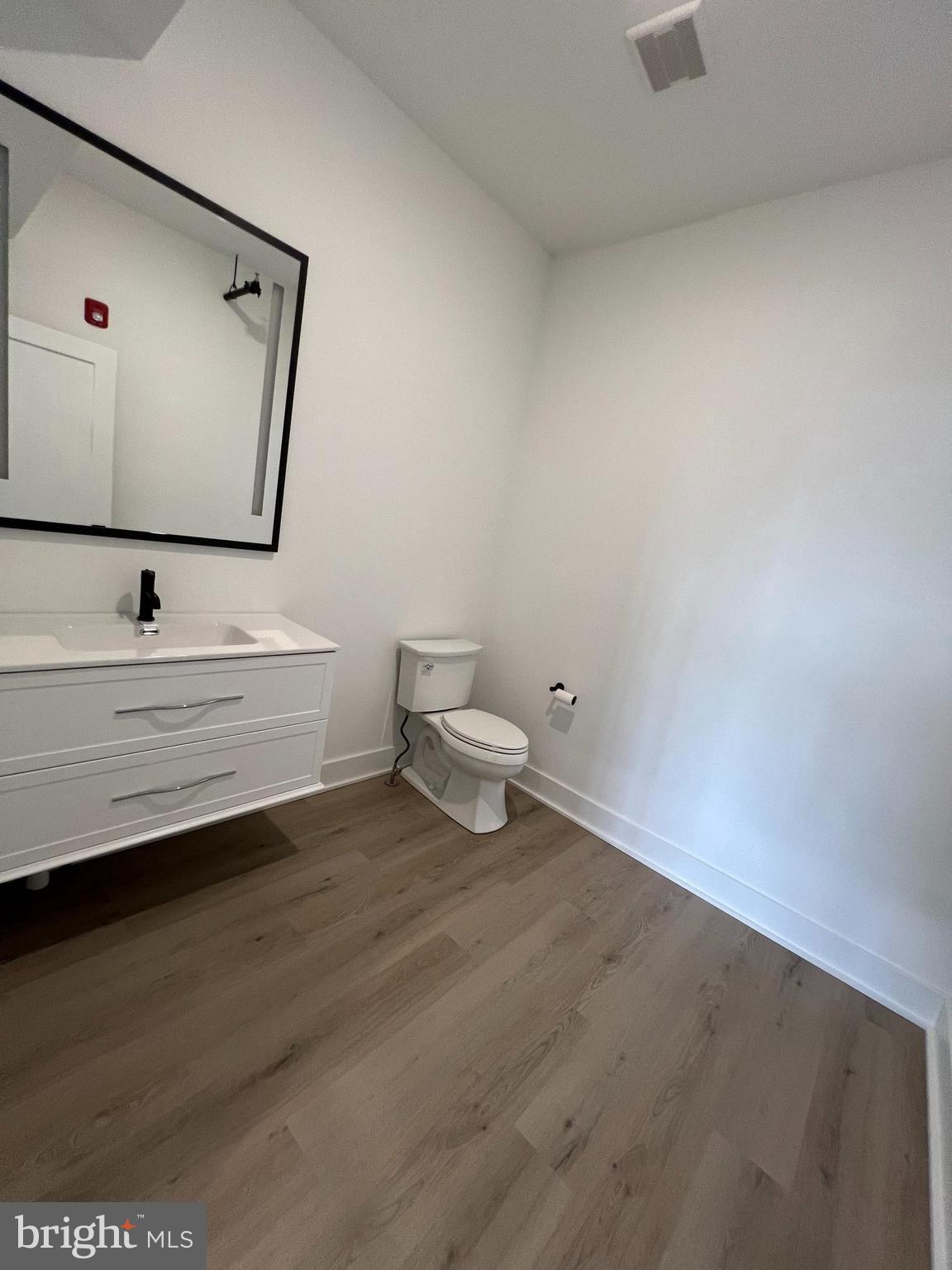 SQUIRREL HILL - Commercial Lease